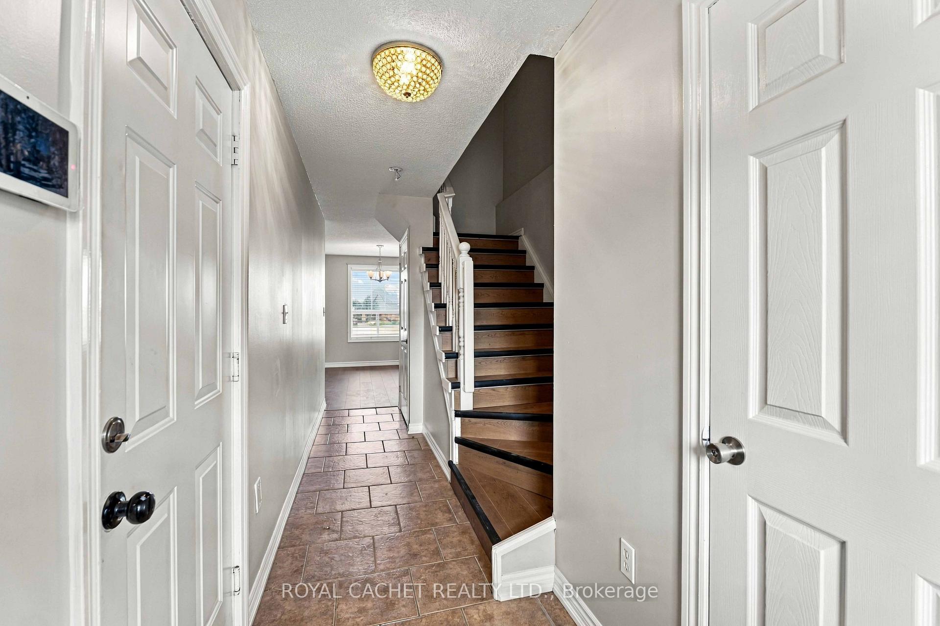 Photo 4 of Unit 44, 39 Pinewoods Drive, Hamilton, Stoney Creek Mountain — HOMEH