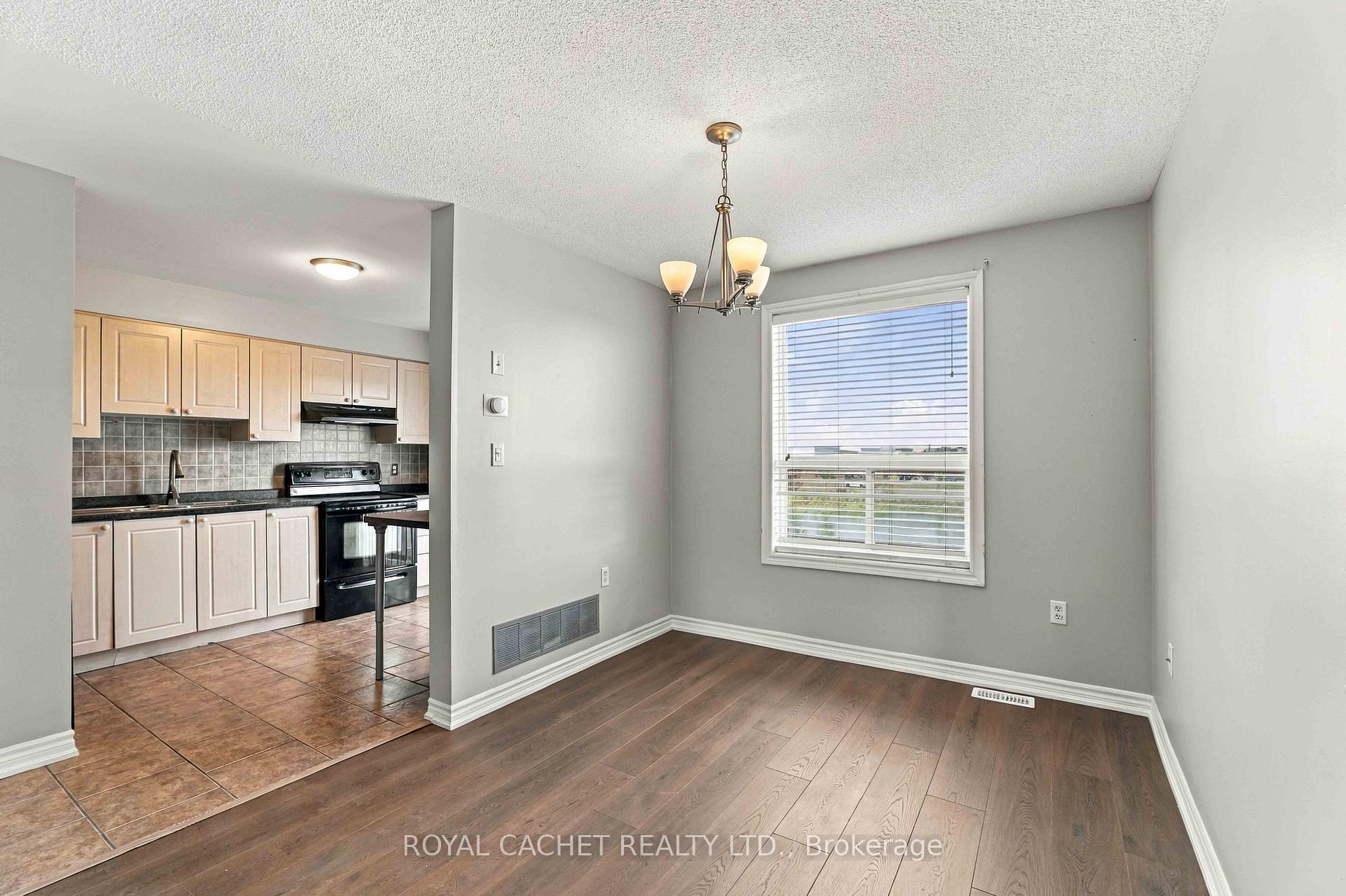 Photo 5 of Unit 44, 39 Pinewoods Drive, Hamilton, Stoney Creek Mountain — HOMEH