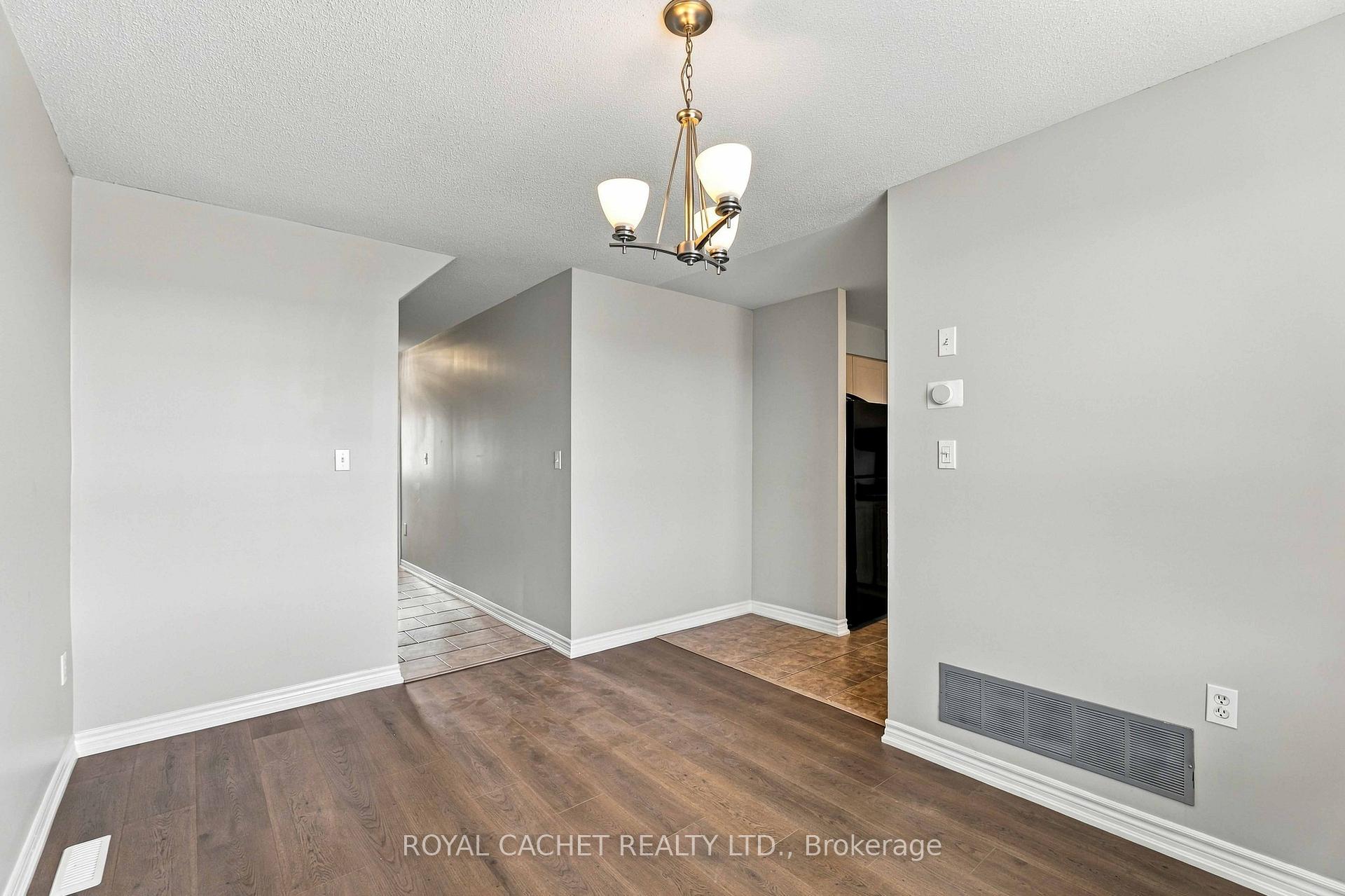 Photo 6 of Unit 44, 39 Pinewoods Drive, Hamilton, Stoney Creek Mountain — HOMEH