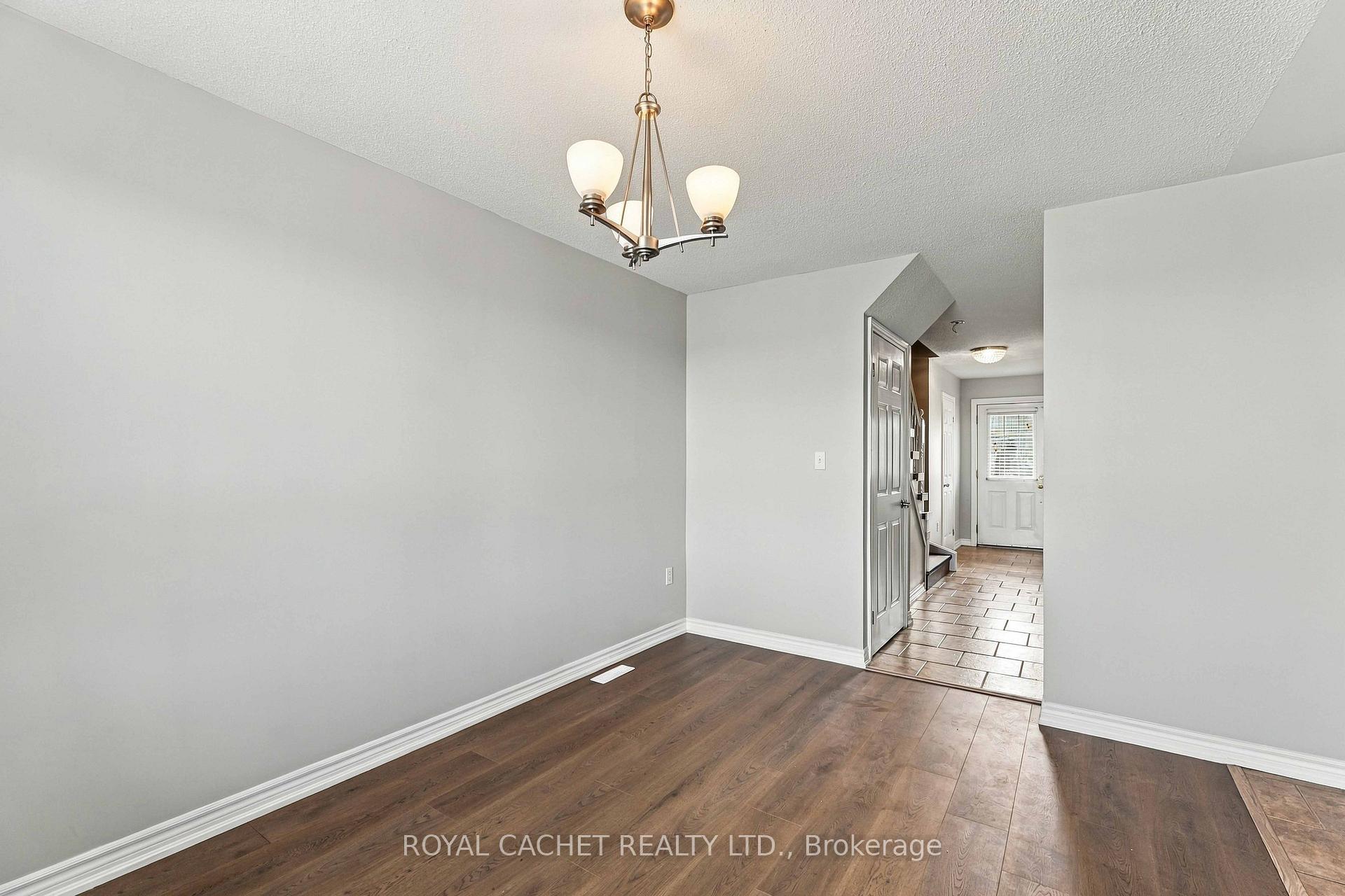 Photo 7 of Unit 44, 39 Pinewoods Drive, Hamilton, Stoney Creek Mountain — HOMEH