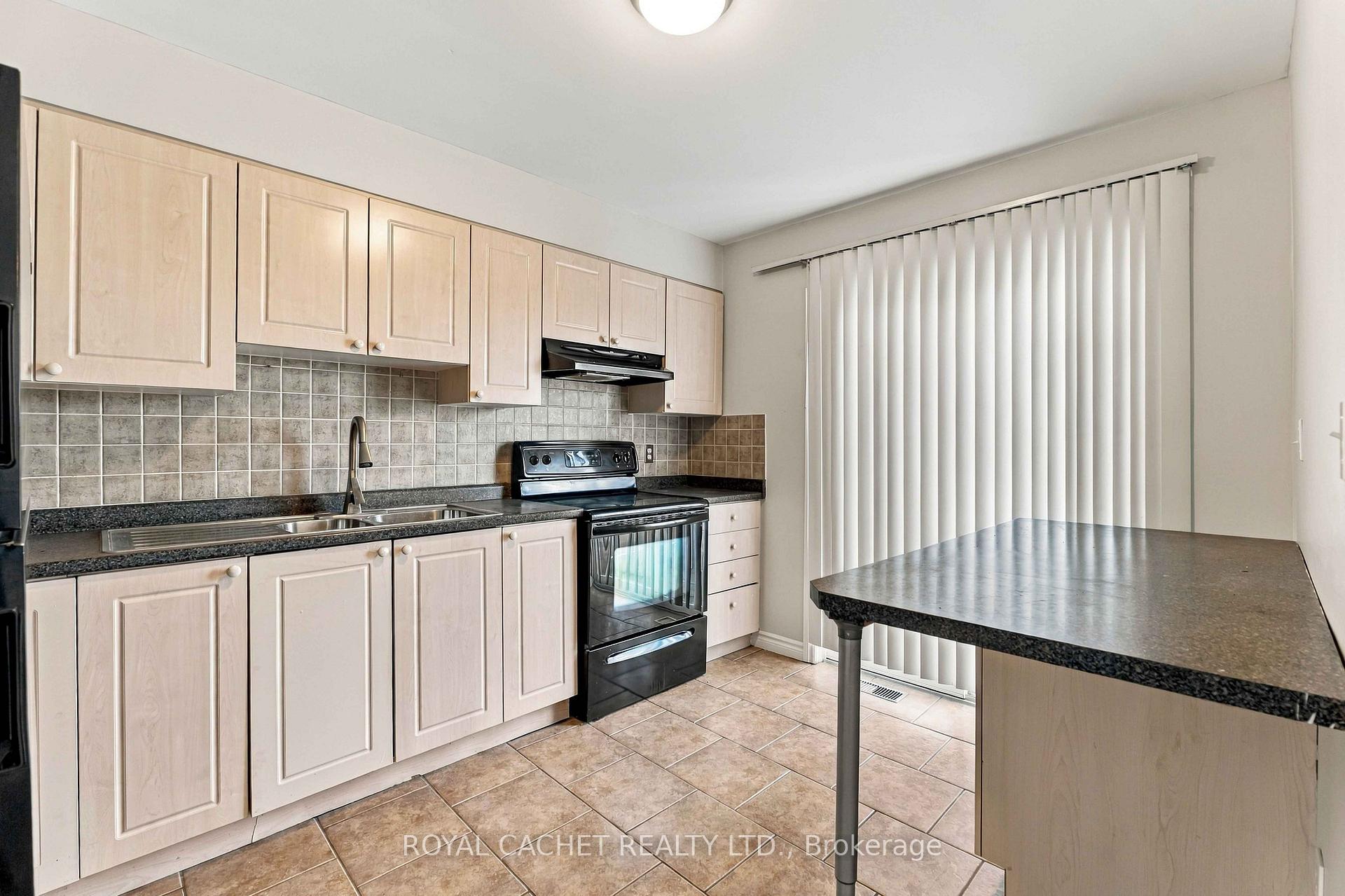 Photo 8 of Unit 44, 39 Pinewoods Drive, Hamilton, Stoney Creek Mountain — HOMEH