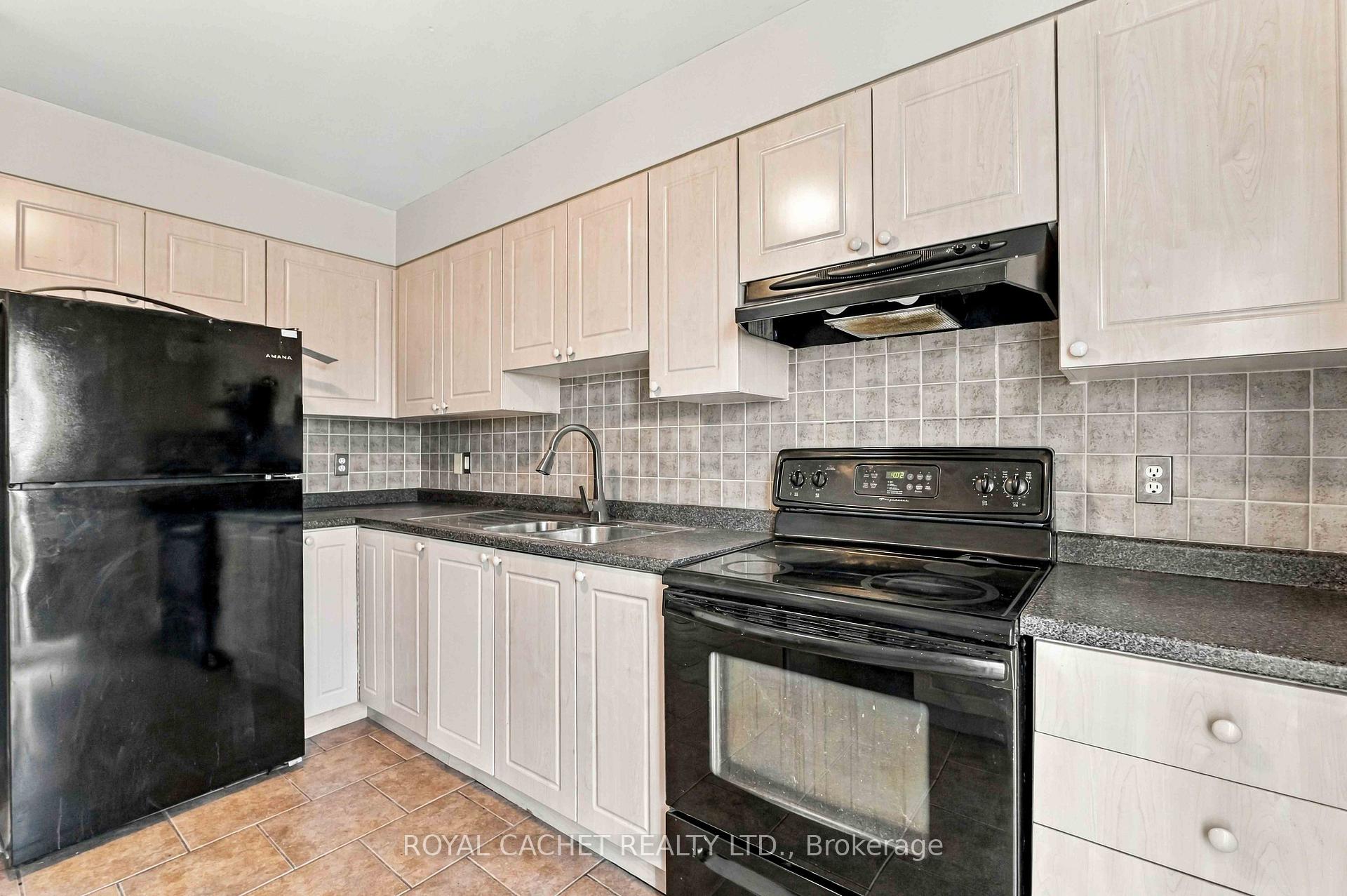 Photo 10 of Unit 44, 39 Pinewoods Drive, Hamilton, Stoney Creek Mountain — HOMEH