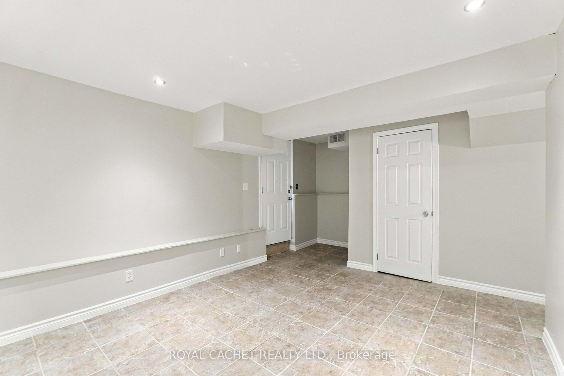 Photo 20 of Unit 44, 39 Pinewoods Drive, Hamilton, Stoney Creek Mountain — HOMEH