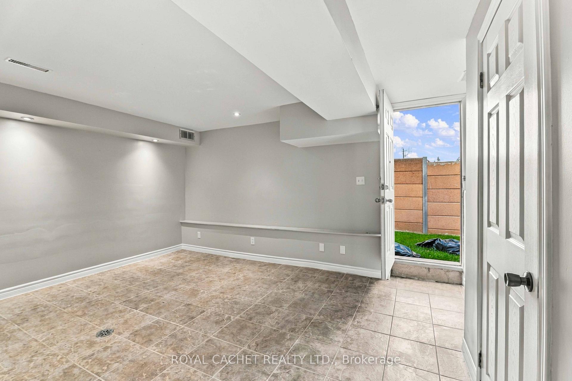 Photo 21 of Unit 44, 39 Pinewoods Drive, Hamilton, Stoney Creek Mountain — HOMEH