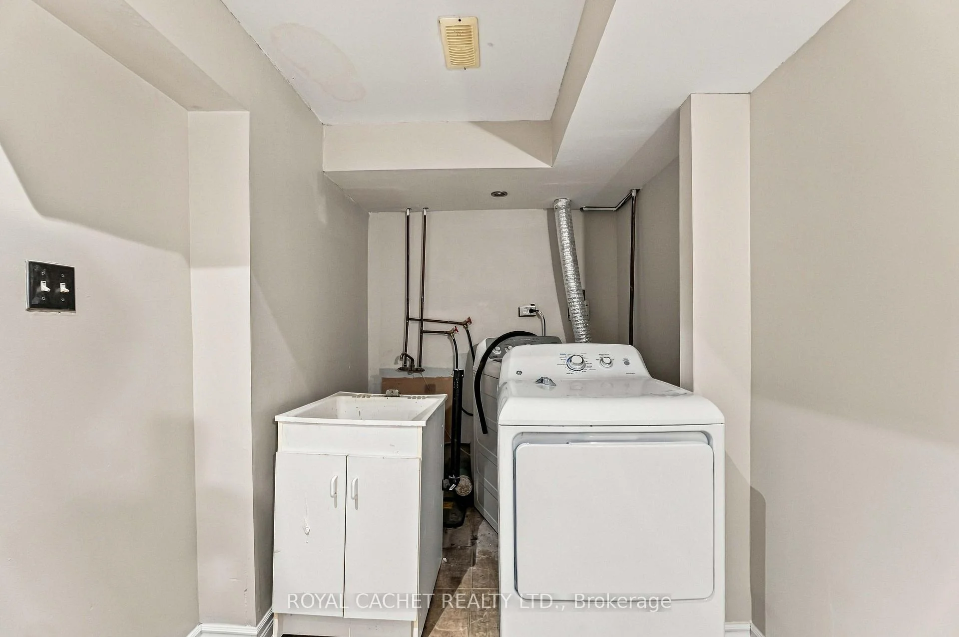 Photo 24 of Unit 44, 39 Pinewoods Drive, Hamilton, Stoney Creek Mountain — HOMEH