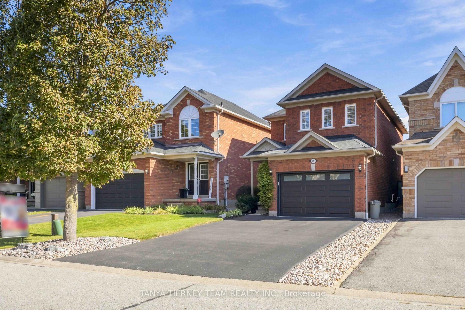 Photo 3 of 28 Castle Green Drive, Whitby, Rolling Acres — HOMEH