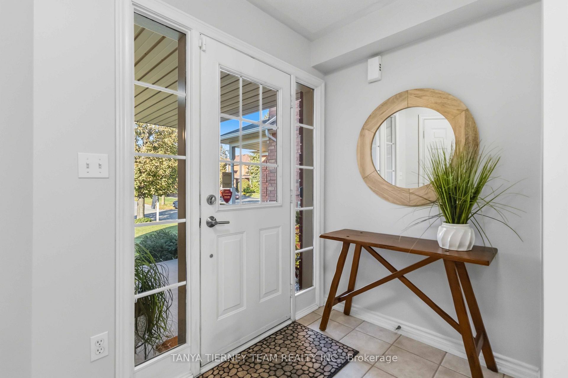 Photo 4 of 28 Castle Green Drive, Whitby, Rolling Acres — HOMEH