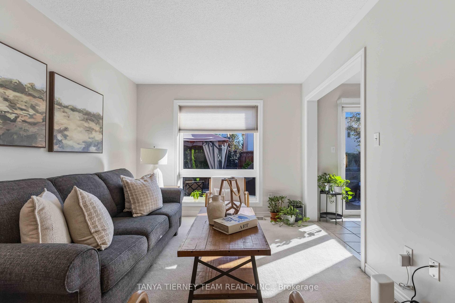 Photo 7 of 28 Castle Green Drive, Whitby, Rolling Acres — HOMEH