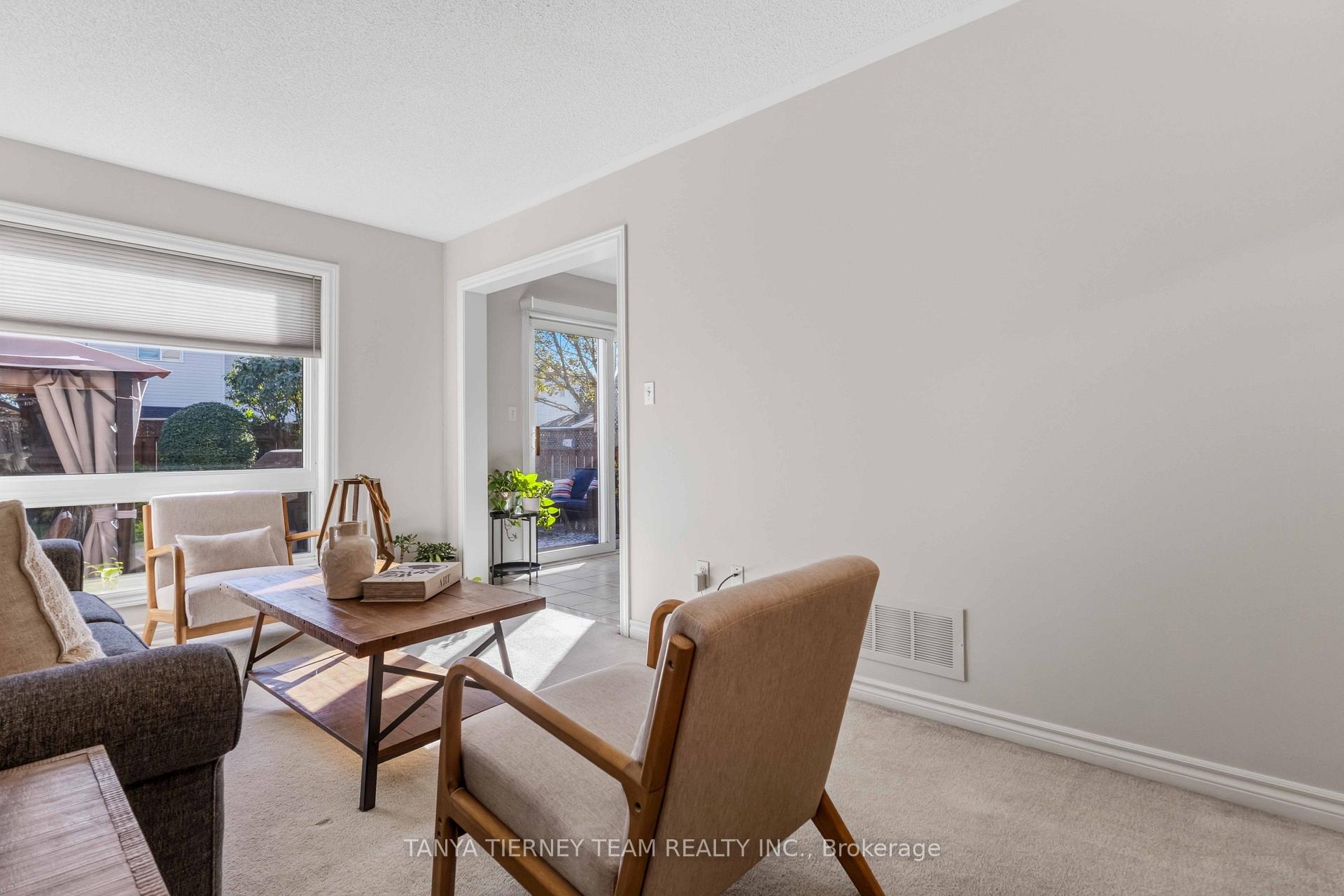 Photo 9 of 28 Castle Green Drive, Whitby, Rolling Acres — HOMEH