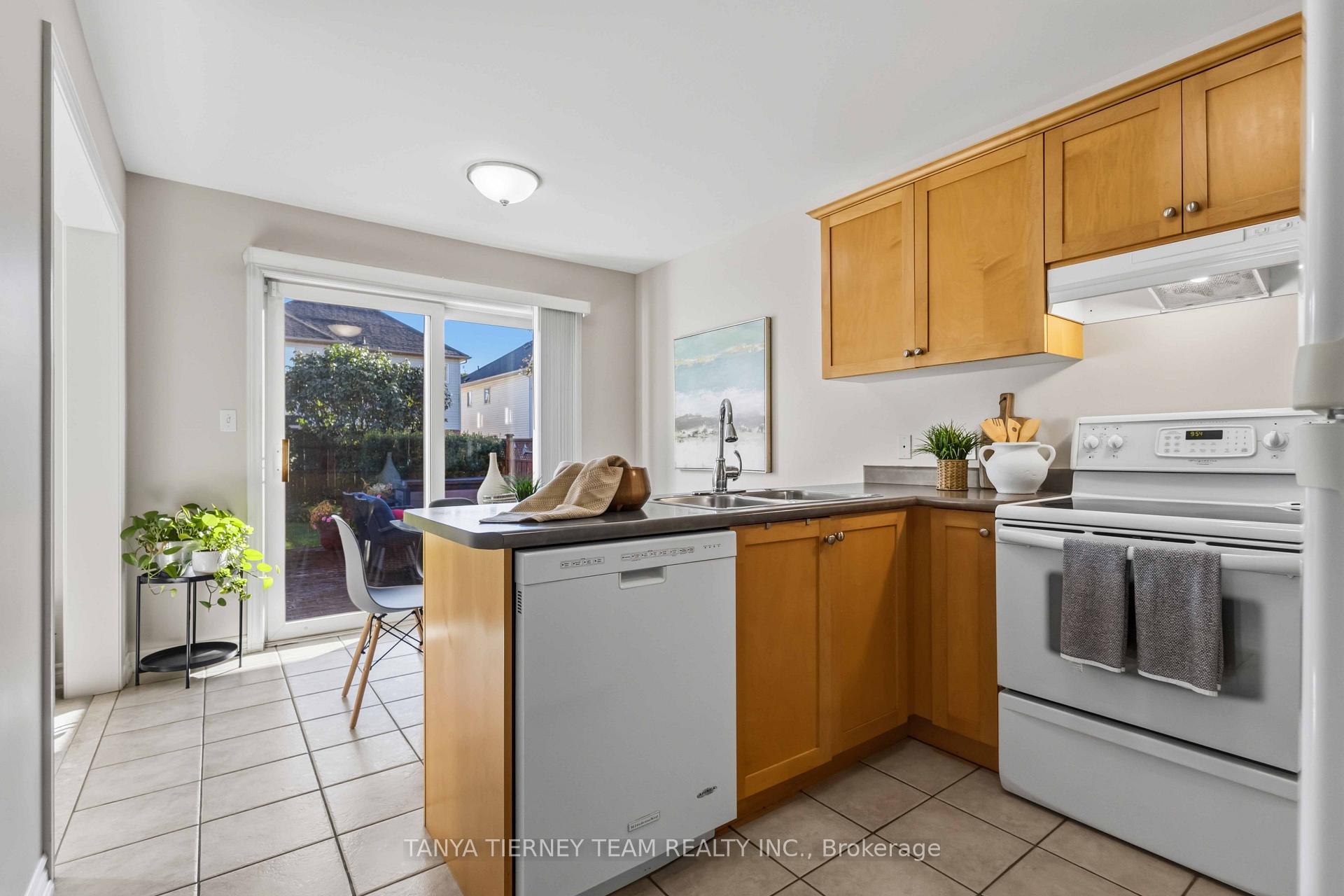 Photo 14 of 28 Castle Green Drive, Whitby, Rolling Acres — HOMEH