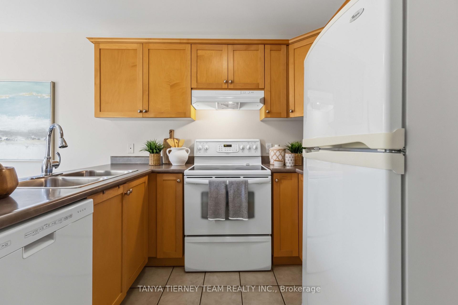 Photo 15 of 28 Castle Green Drive, Whitby, Rolling Acres — HOMEH