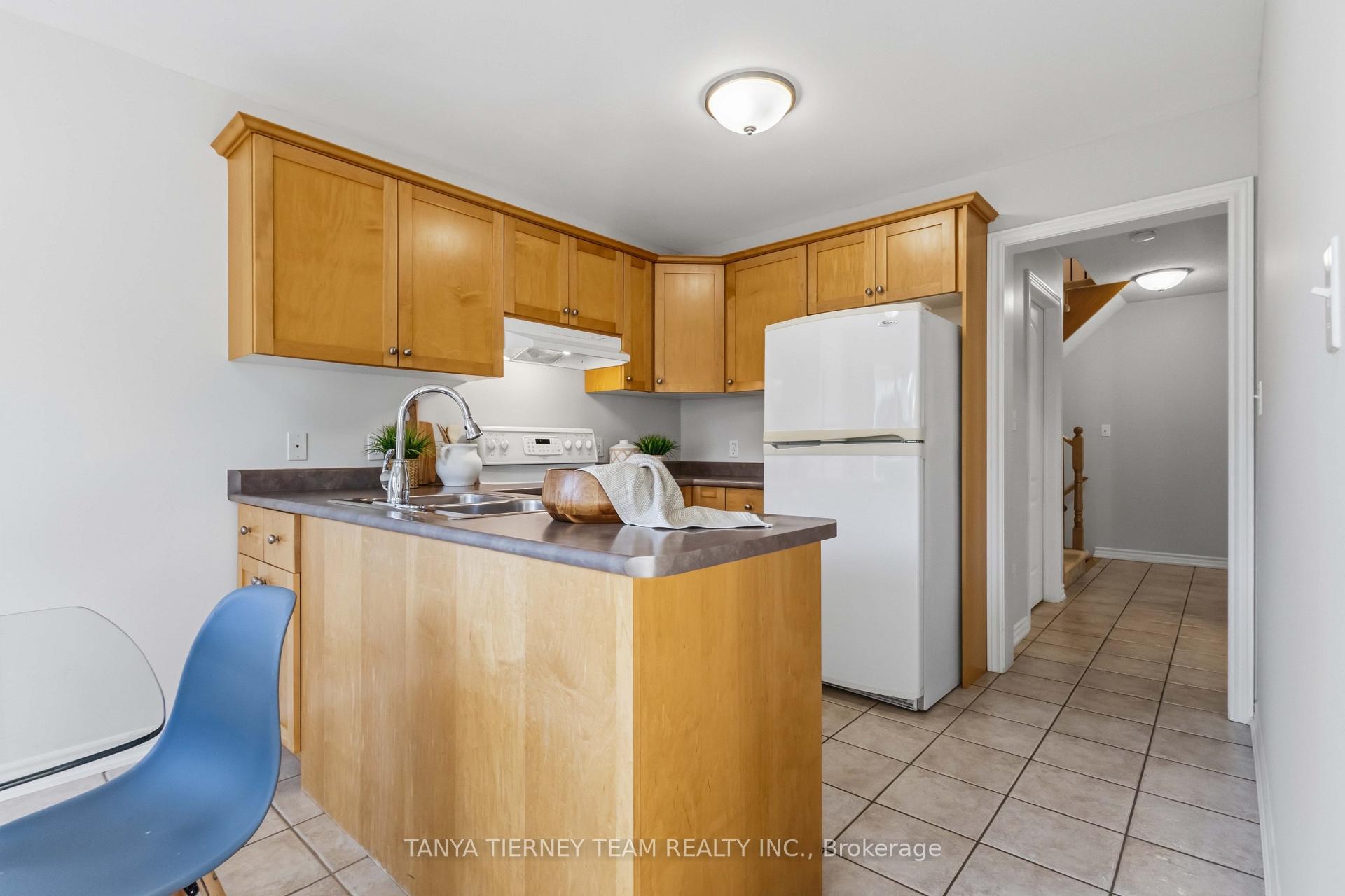 Photo 17 of 28 Castle Green Drive, Whitby, Rolling Acres — HOMEH