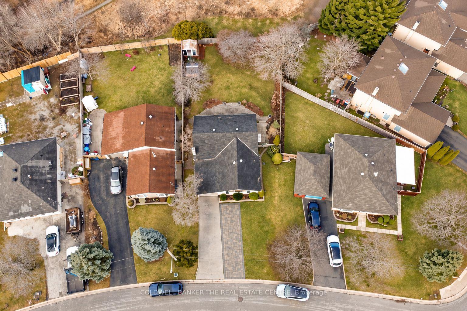 Photo 3 of Unit #Main, 140 Woodpark Place, Newmarket, Huron Heights-Leslie Valley — HOMEH