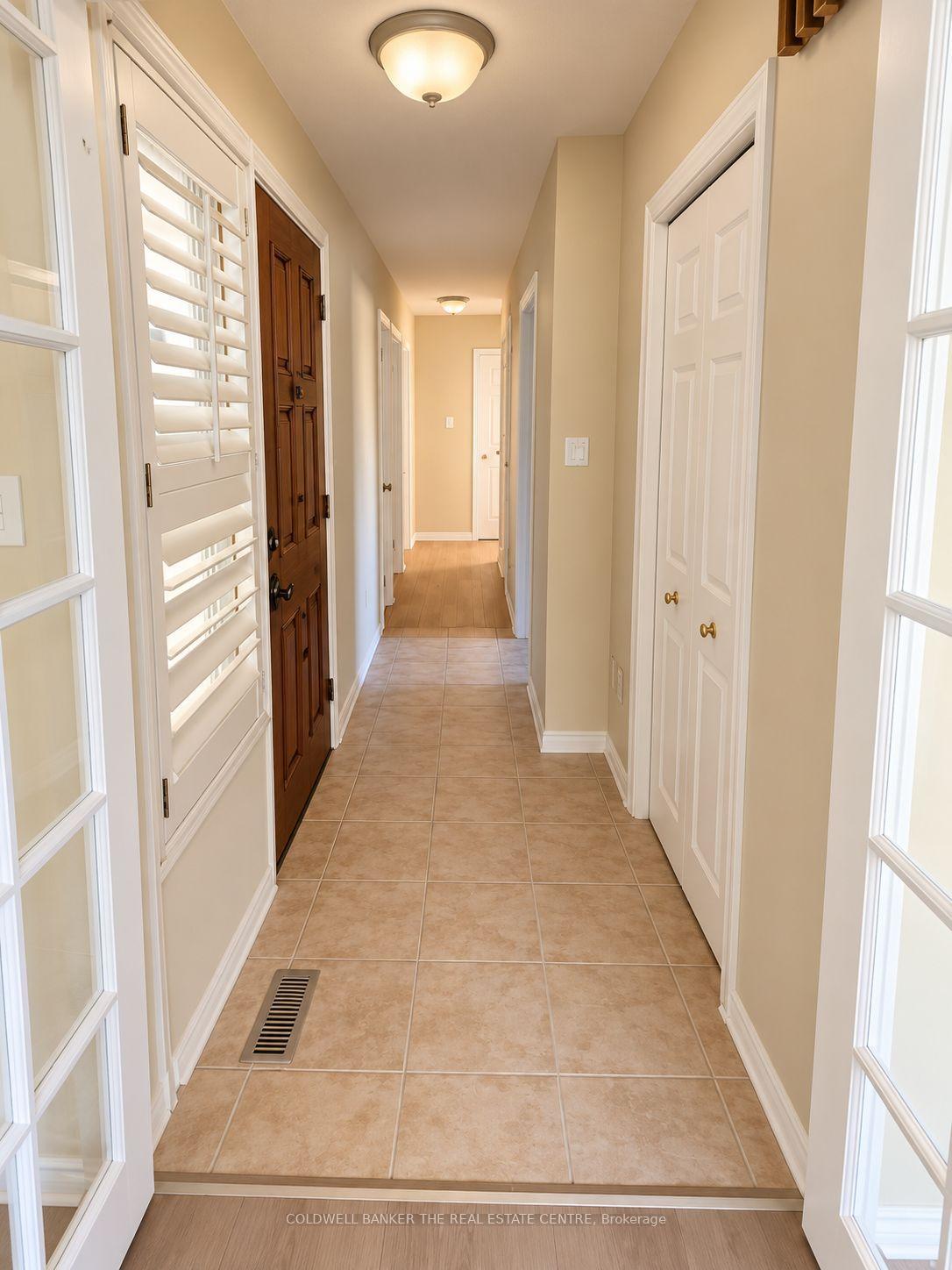 Photo 4 of Unit #Main, 140 Woodpark Place, Newmarket, Huron Heights-Leslie Valley — HOMEH