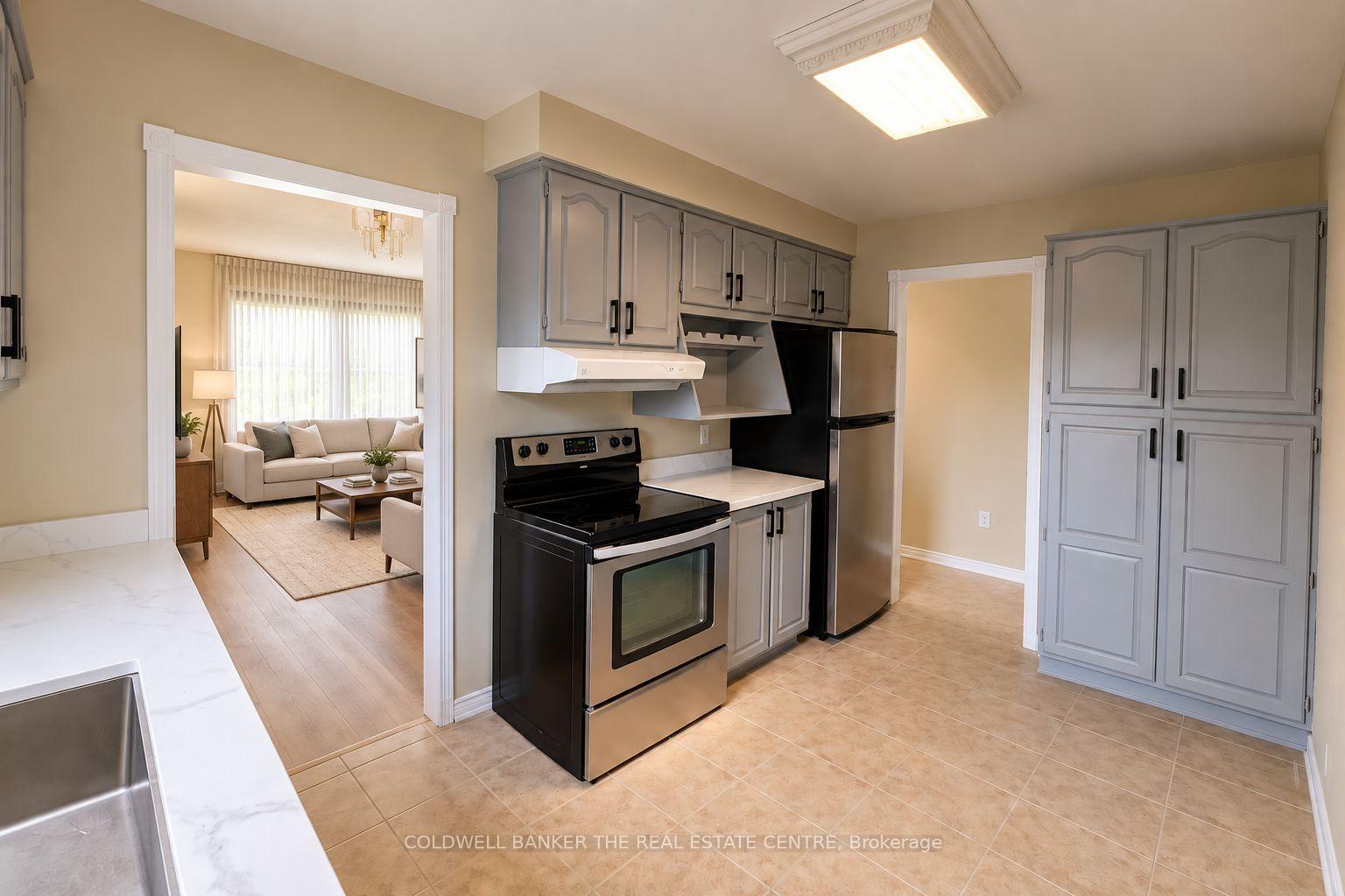 Photo 11 of Unit #Main, 140 Woodpark Place, Newmarket, Huron Heights-Leslie Valley — HOMEH