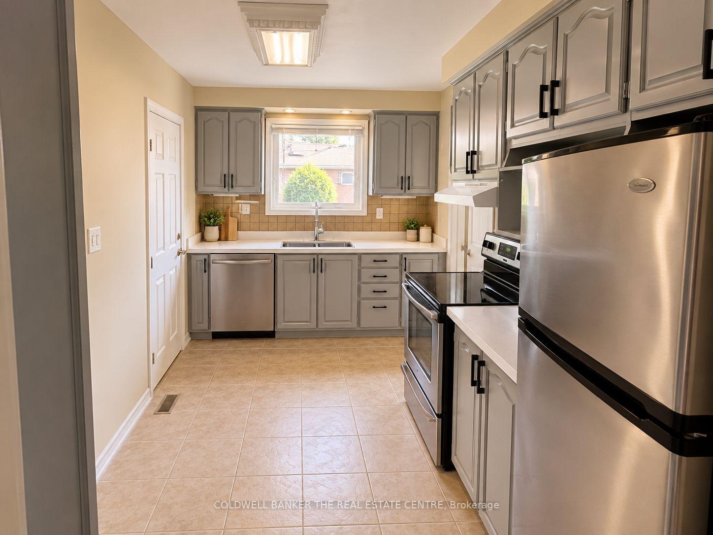 Photo 13 of Unit #Main, 140 Woodpark Place, Newmarket, Huron Heights-Leslie Valley — HOMEH