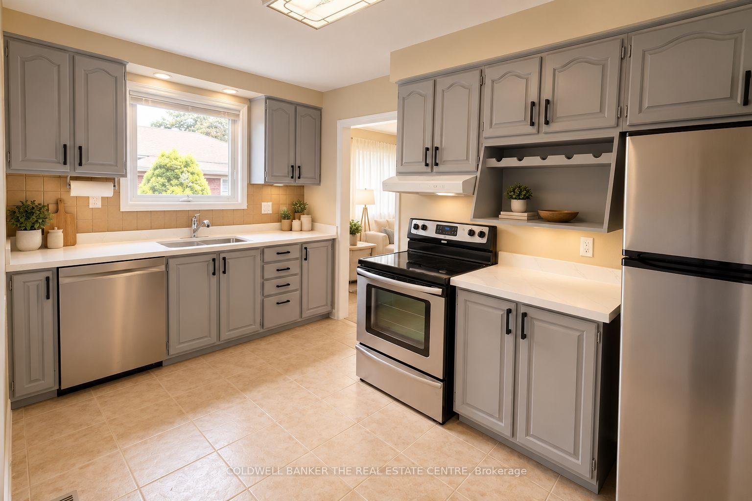 Photo 14 of Unit #Main, 140 Woodpark Place, Newmarket, Huron Heights-Leslie Valley — HOMEH