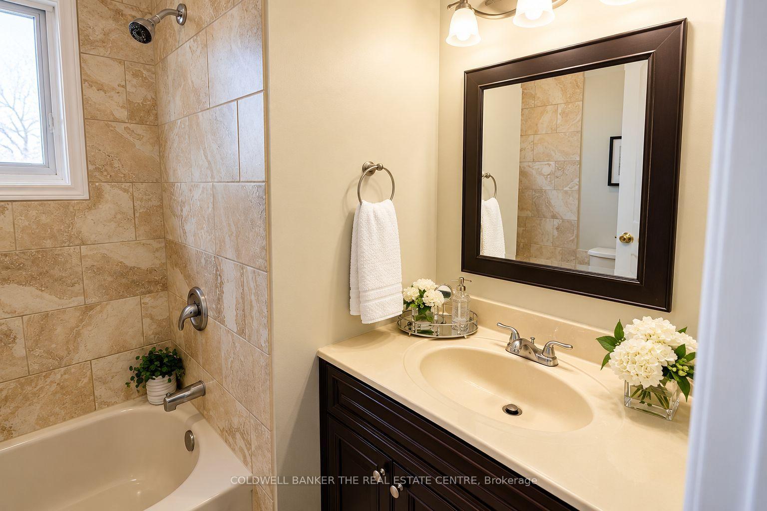 Photo 24 of Unit #Main, 140 Woodpark Place, Newmarket, Huron Heights-Leslie Valley — HOMEH