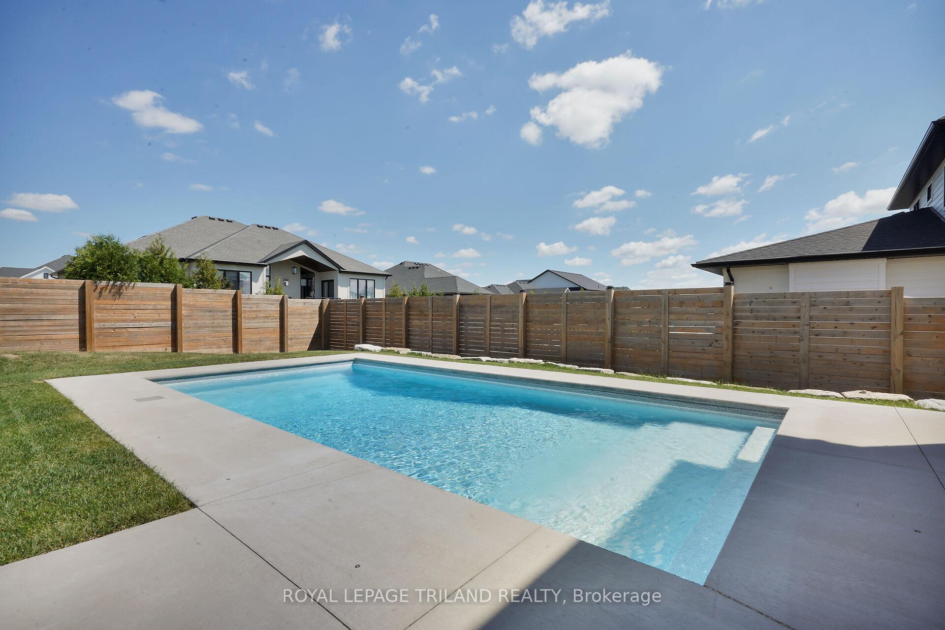 Photo 42 of 62 Crestview Drive, Middlesex Centre, Kilworth — HOMEH