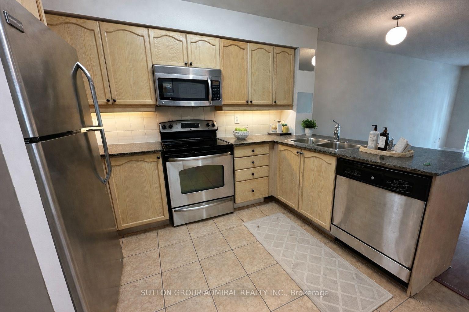 Photo 4 of Unit 911, 185 Oneida Crescent, Richmond Hill, Langstaff — HOMEH