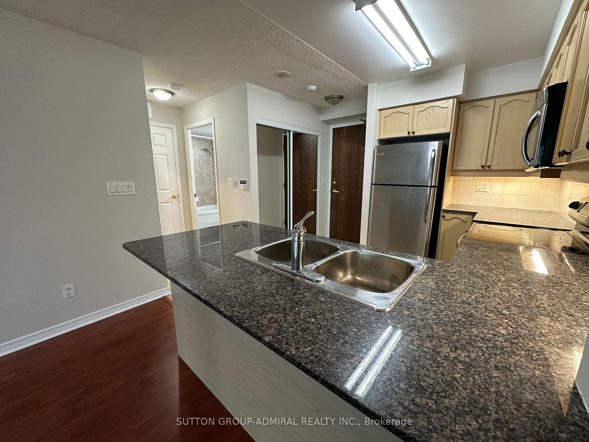 Photo 6 of Unit 911, 185 Oneida Crescent, Richmond Hill, Langstaff — HOMEH