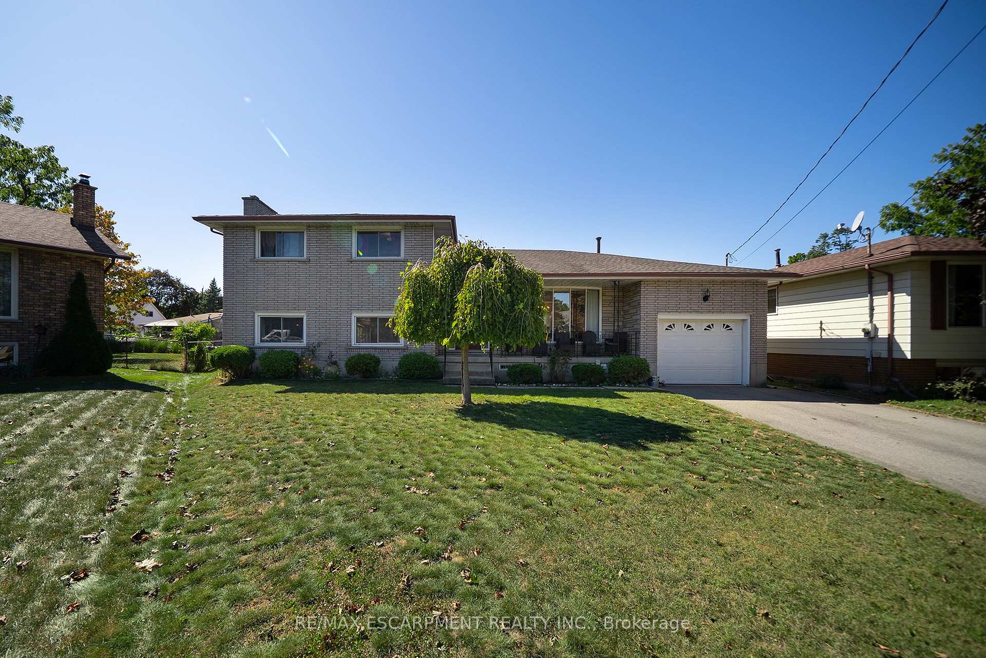 Photo 1 of 32 Avondale Crescent, Brantford, Echo Place — HOMEH