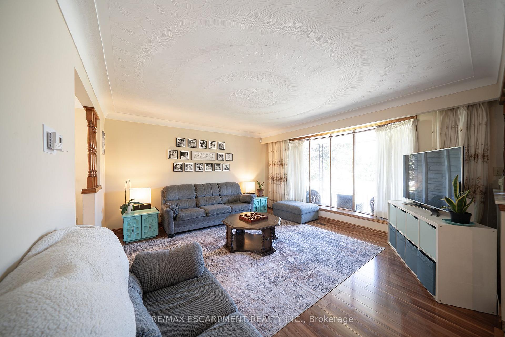 Photo 5 of 32 Avondale Crescent, Brantford, Echo Place — HOMEH