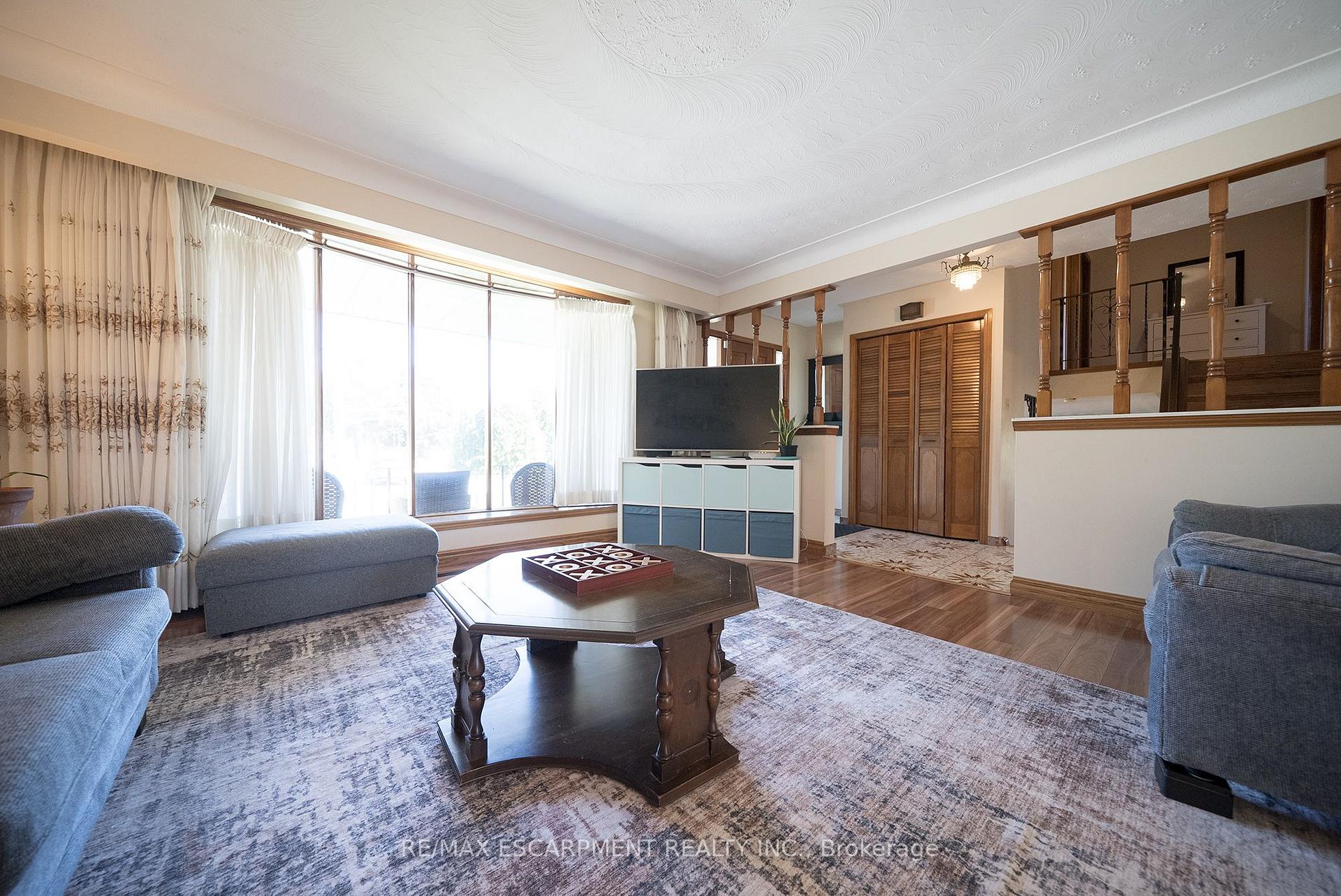 Photo 6 of 32 Avondale Crescent, Brantford, Echo Place — HOMEH
