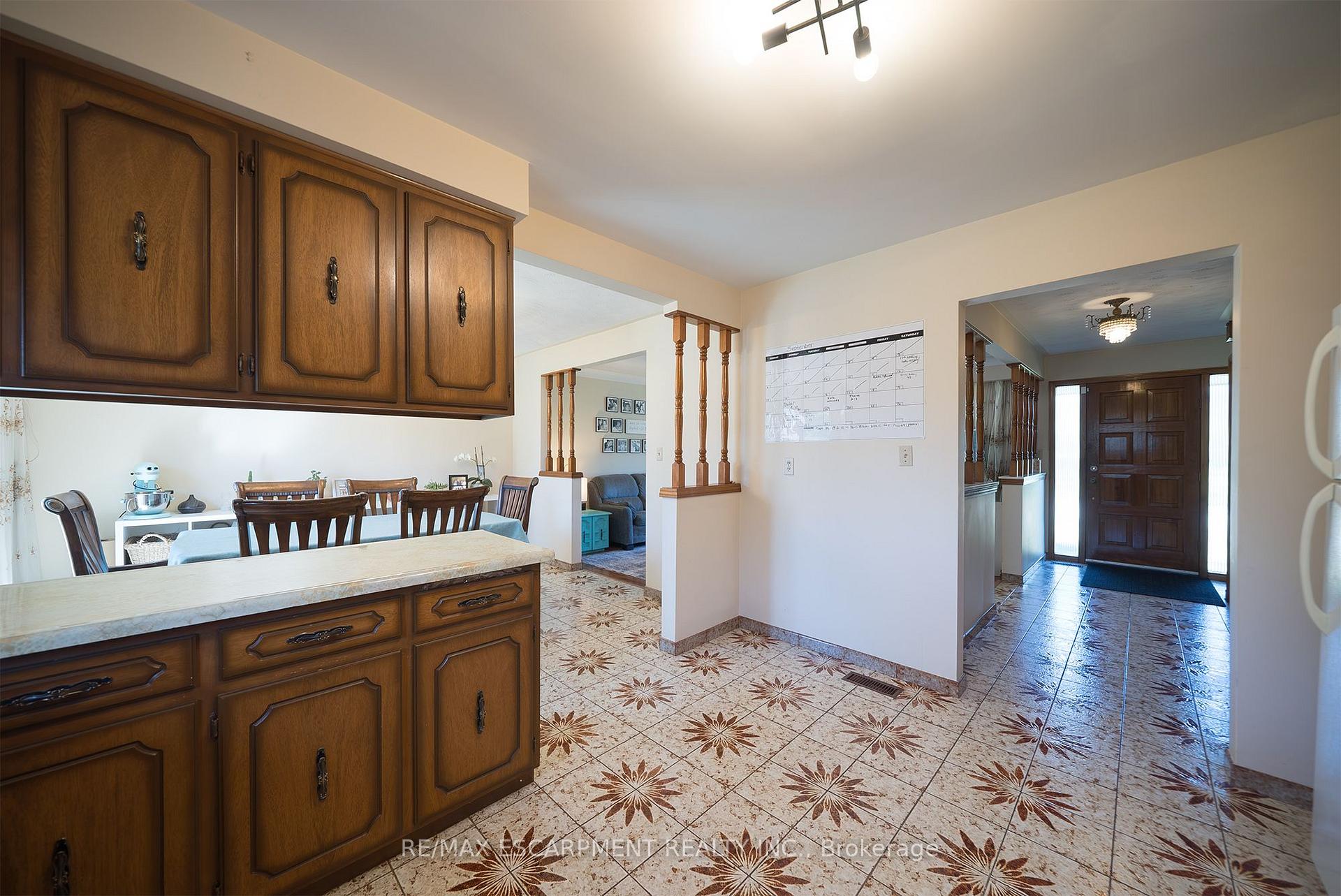 Photo 11 of 32 Avondale Crescent, Brantford, Echo Place — HOMEH