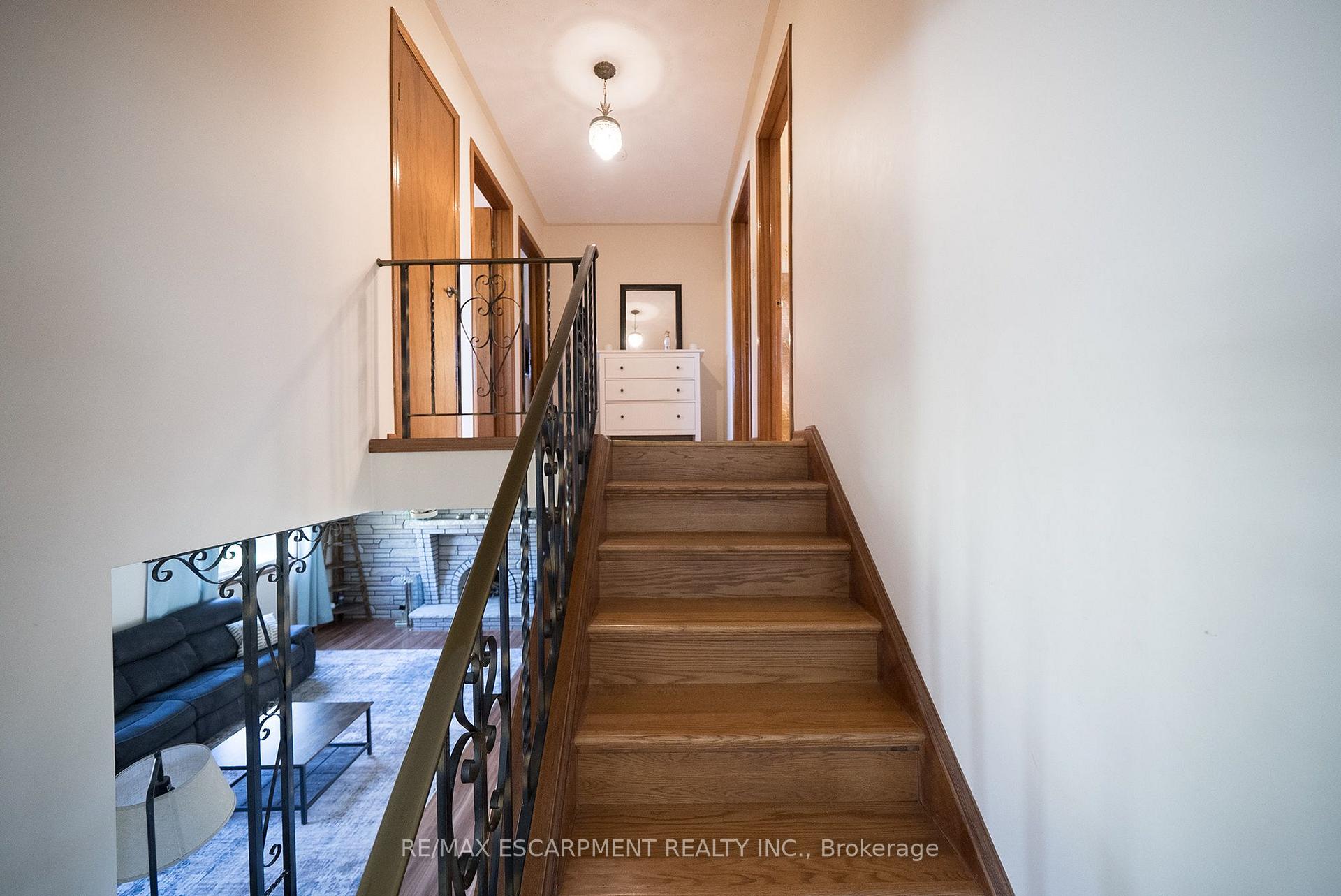 Photo 12 of 32 Avondale Crescent, Brantford, Echo Place — HOMEH