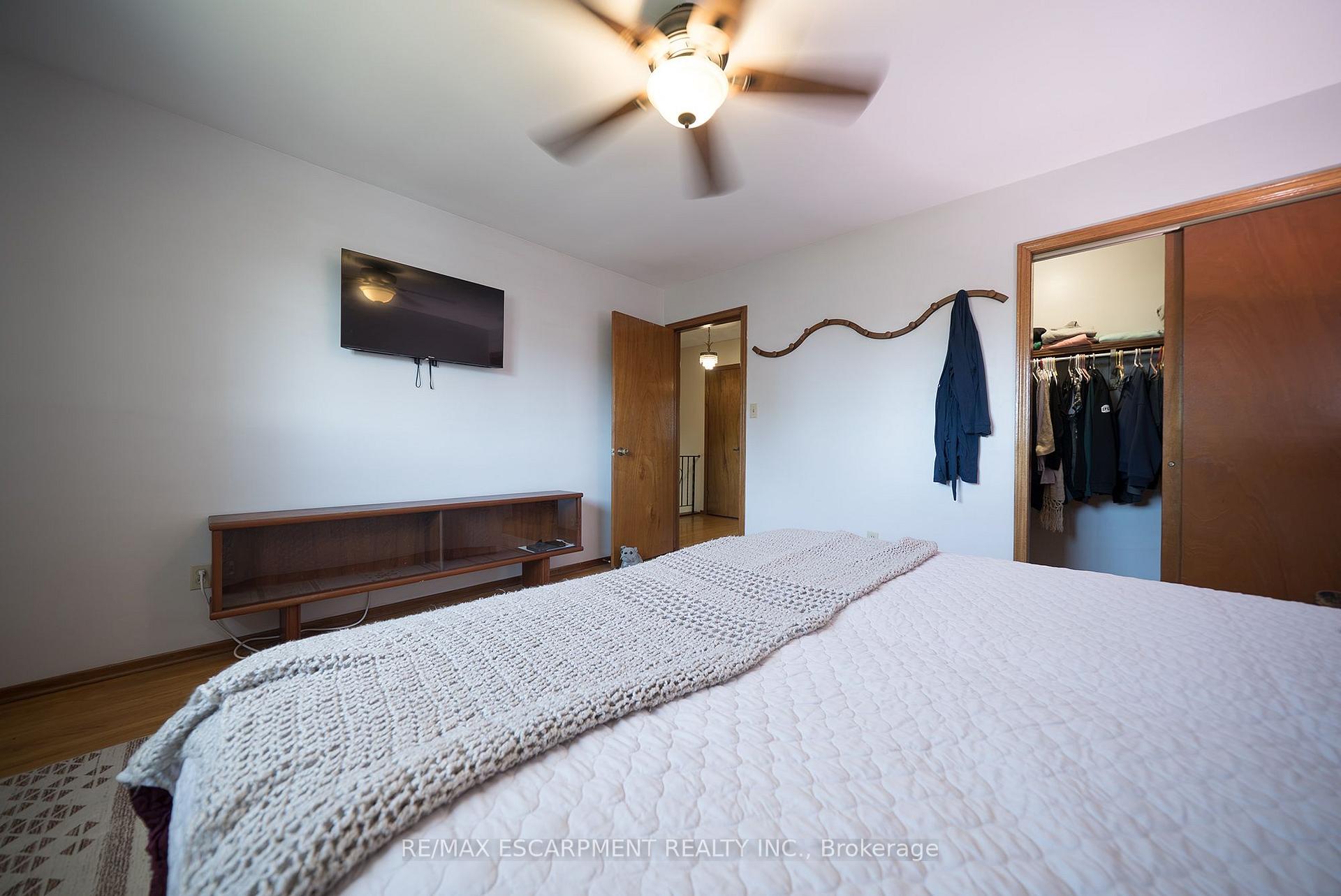 Photo 14 of 32 Avondale Crescent, Brantford, Echo Place — HOMEH