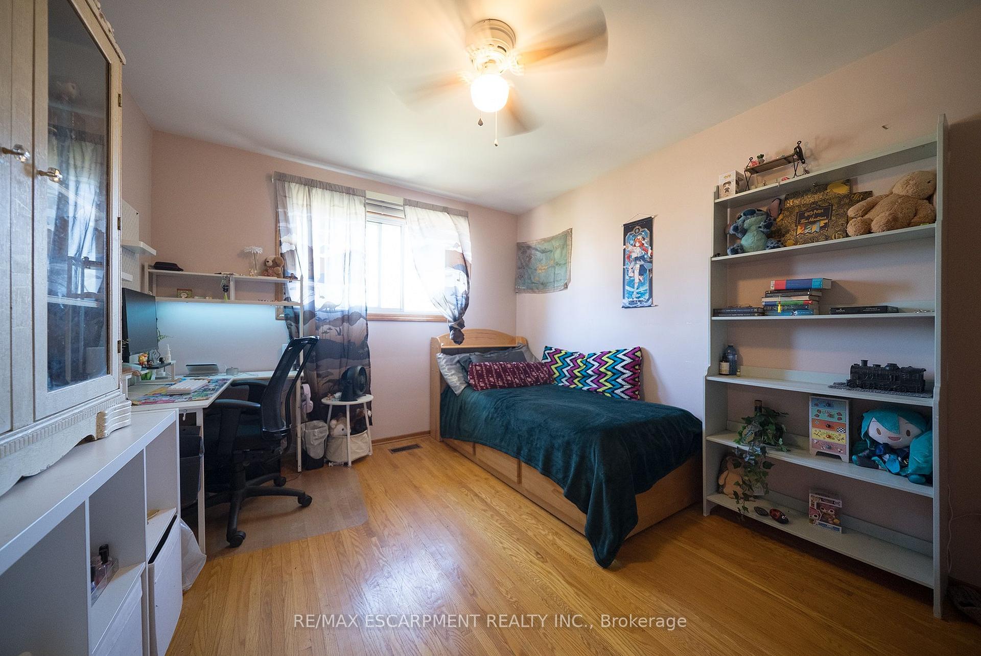 Photo 15 of 32 Avondale Crescent, Brantford, Echo Place — HOMEH