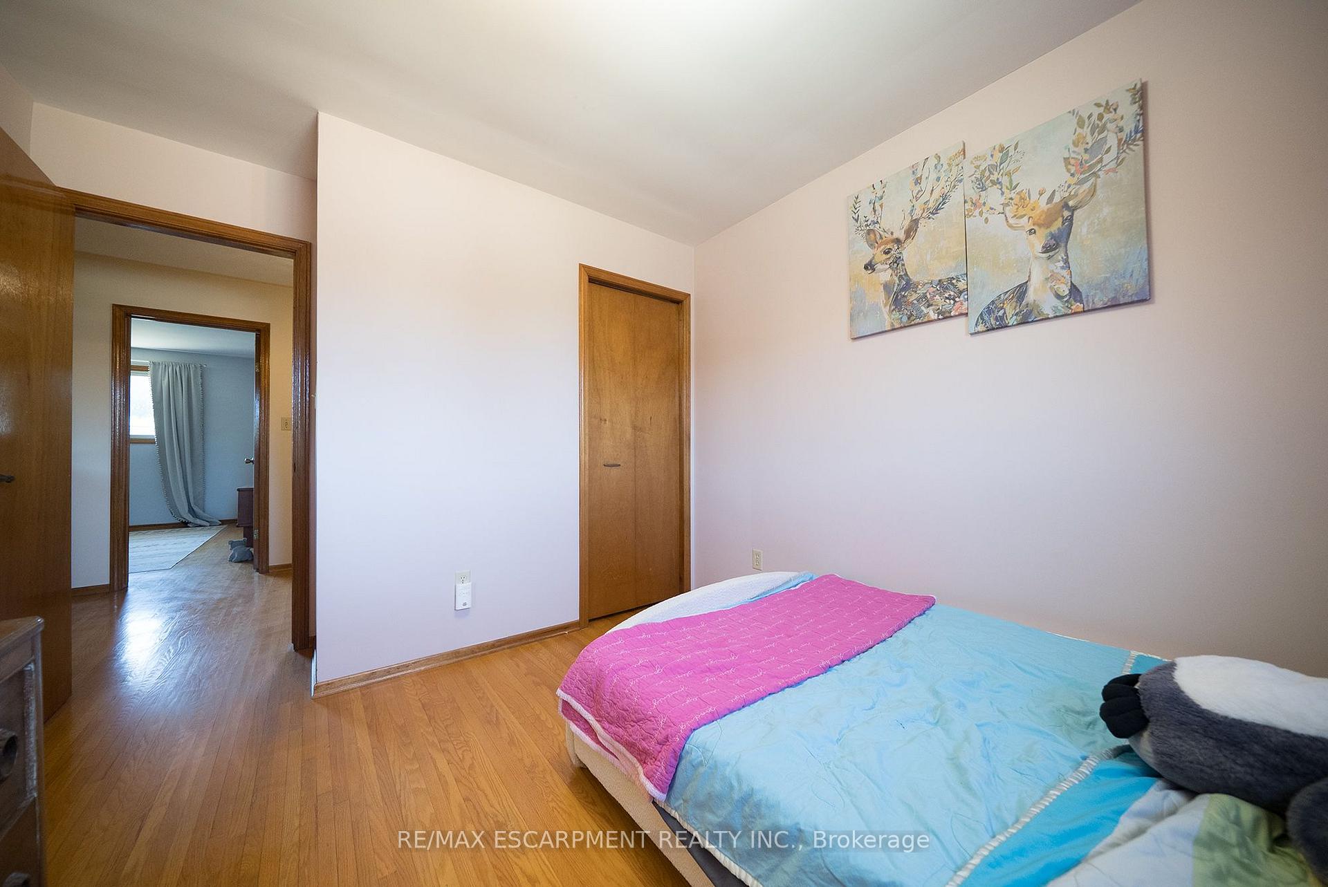 Photo 16 of 32 Avondale Crescent, Brantford, Echo Place — HOMEH