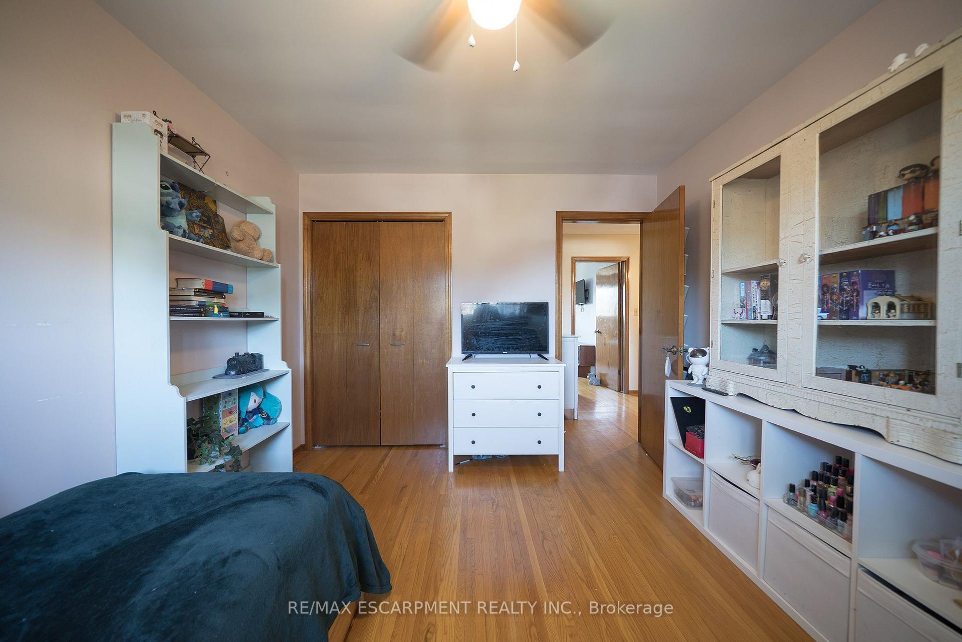 Photo 17 of 32 Avondale Crescent, Brantford, Echo Place — HOMEH