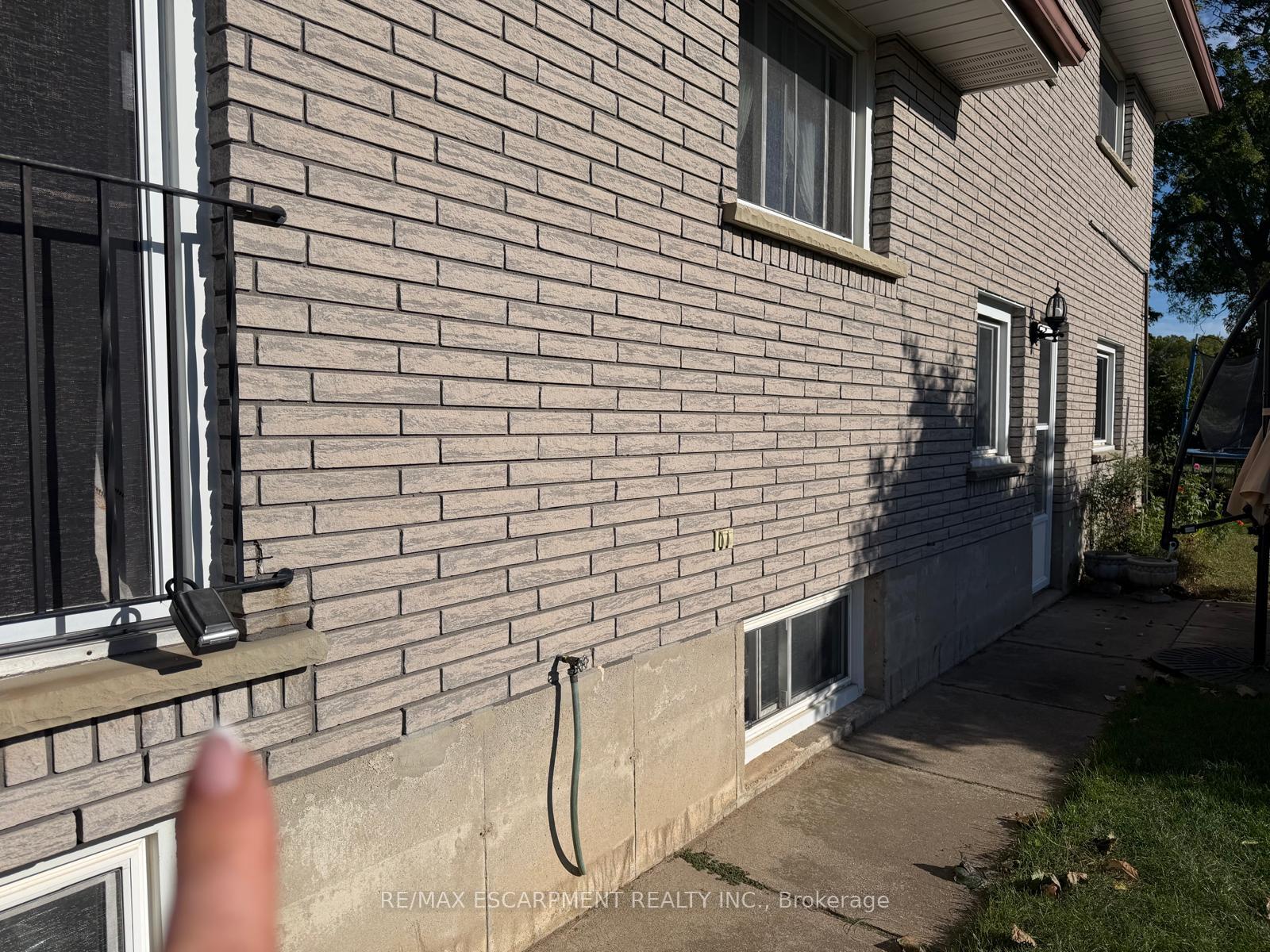 Photo 18 of 32 Avondale Crescent, Brantford, Echo Place — HOMEH