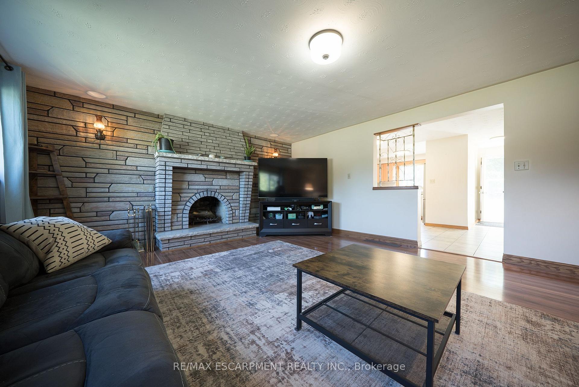 Photo 20 of 32 Avondale Crescent, Brantford, Echo Place — HOMEH