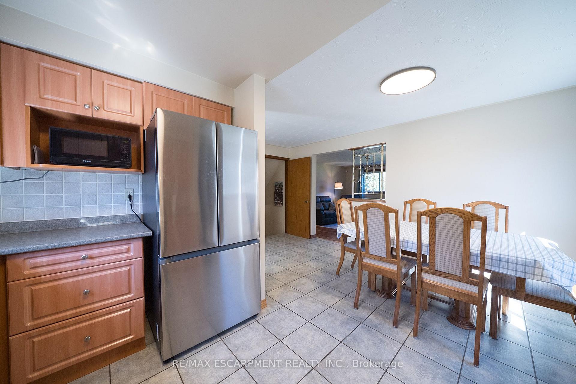 Photo 24 of 32 Avondale Crescent, Brantford, Echo Place — HOMEH