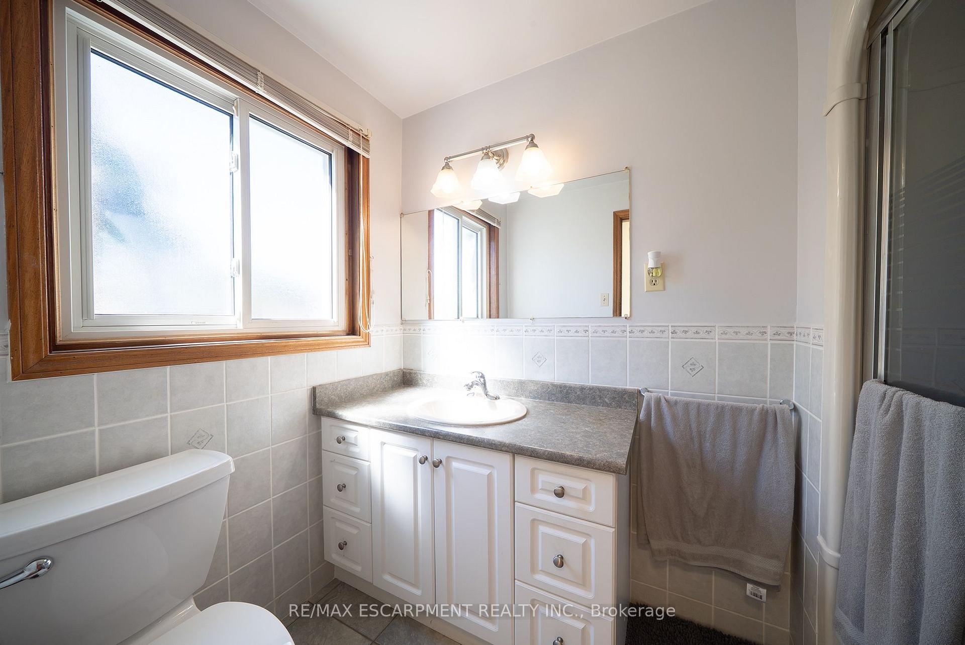 Photo 26 of 32 Avondale Crescent, Brantford, Echo Place — HOMEH