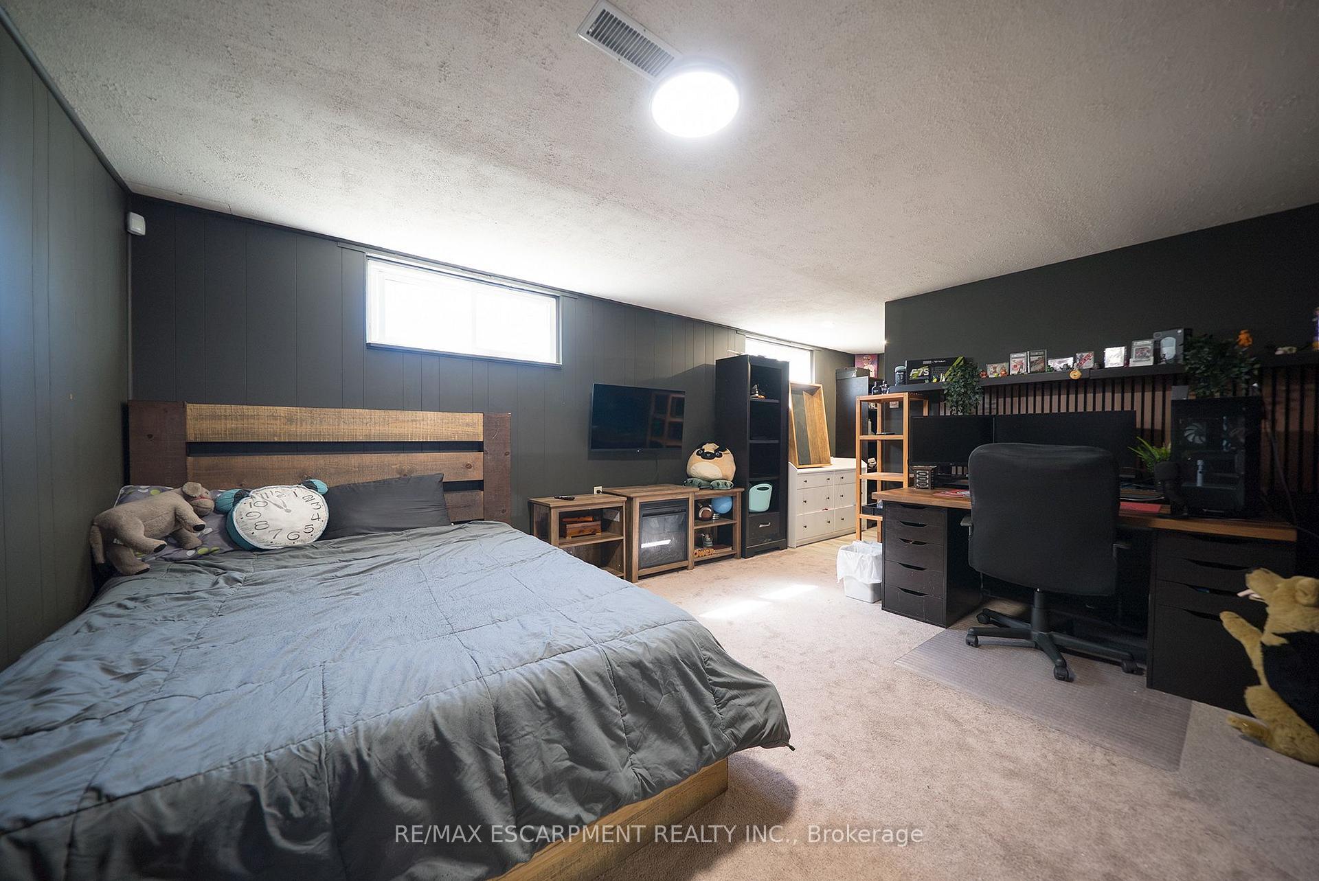 Photo 29 of 32 Avondale Crescent, Brantford, Echo Place — HOMEH