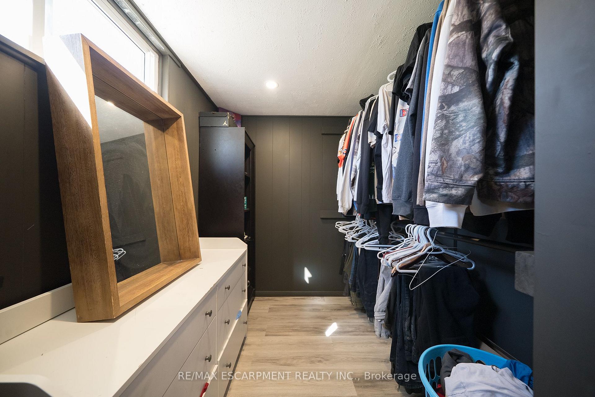 Photo 30 of 32 Avondale Crescent, Brantford, Echo Place — HOMEH