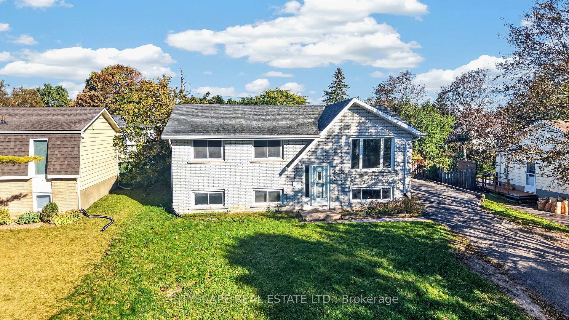 Photo 3 of 39 Huff Avenue, Loyalist, Amherstview — HOMEH