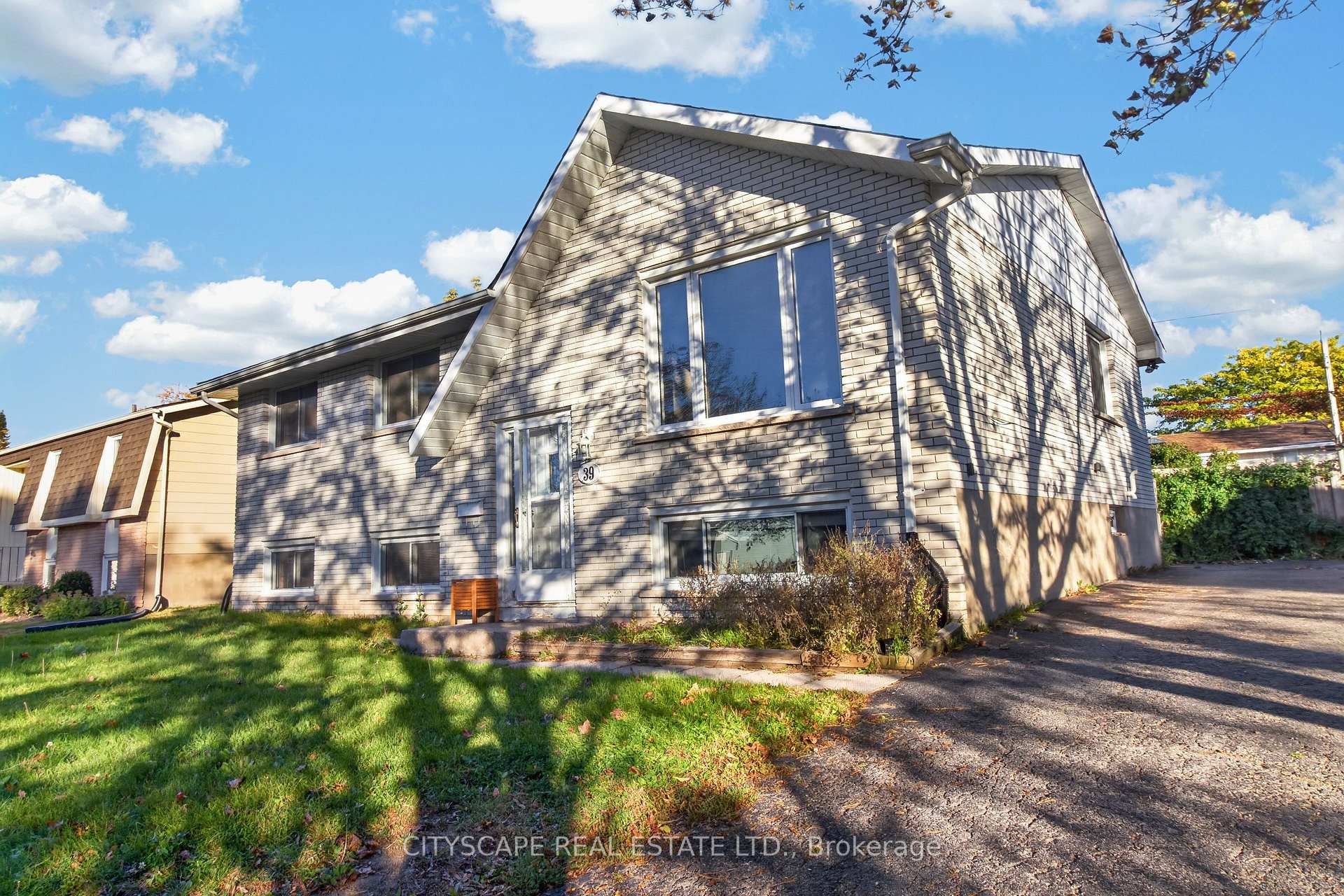 Photo 12 of 39 Huff Avenue, Loyalist, Amherstview — HOMEH