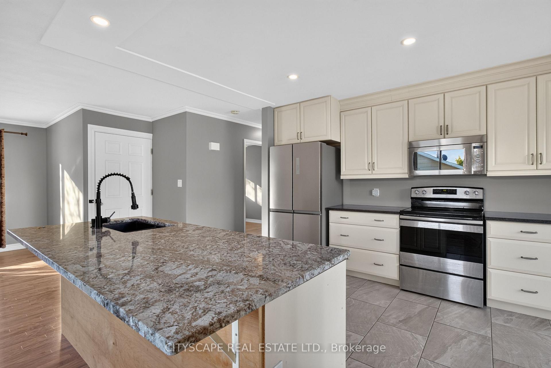 Photo 27 of 39 Huff Avenue, Loyalist, Amherstview — HOMEH