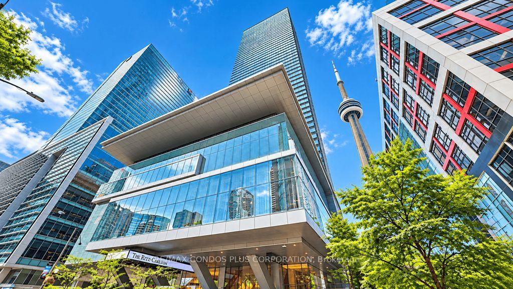 Front of Unit 2705, 183 Wellington Street W