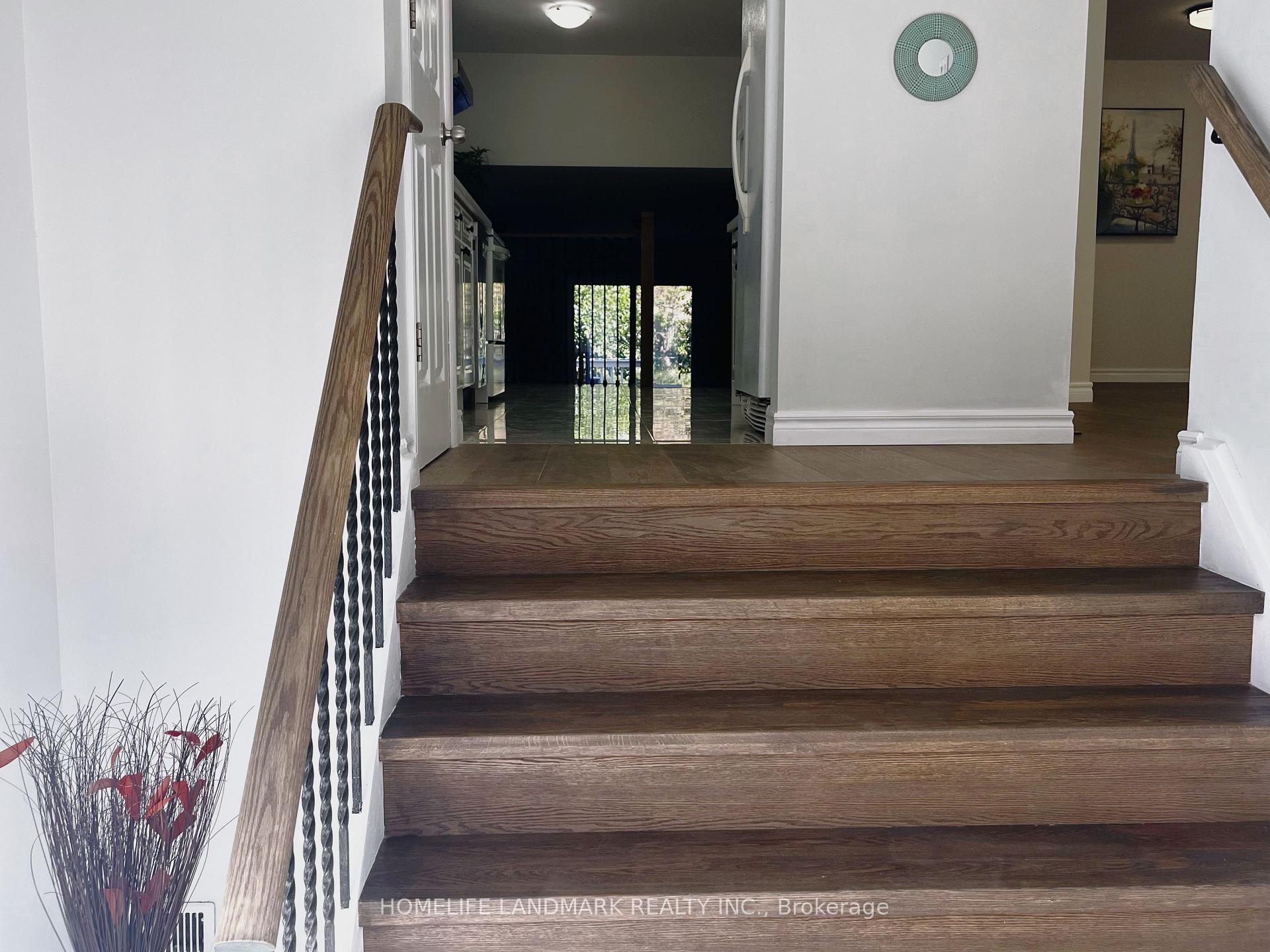 Photo 3 of 6 Snowhill Crescent, Scarborough, Agincourt South-Malvern West — HOMEH