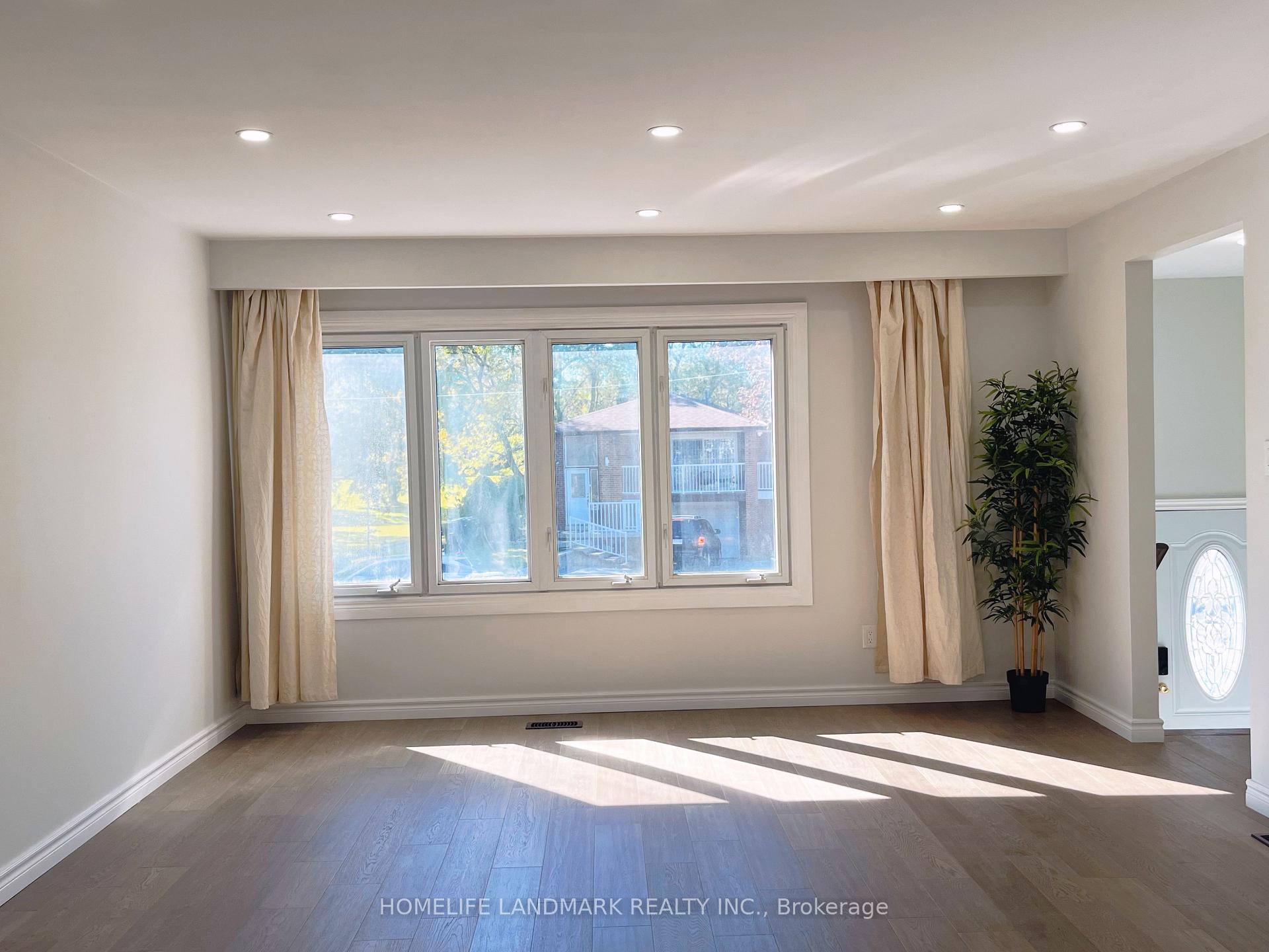 Photo 4 of 6 Snowhill Crescent, Scarborough, Agincourt South-Malvern West — HOMEH
