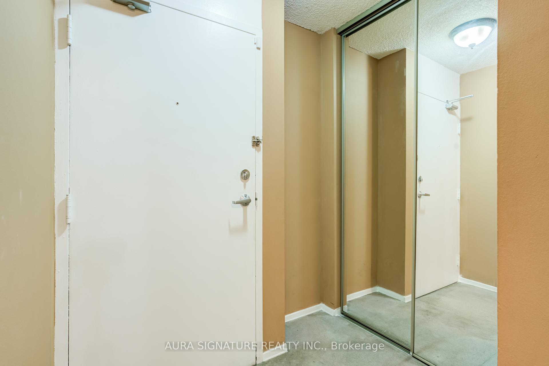 Photo 5 of Unit 401, 3077 Weston Road, North York, Humberlea-Pelmo Park — HOMEH