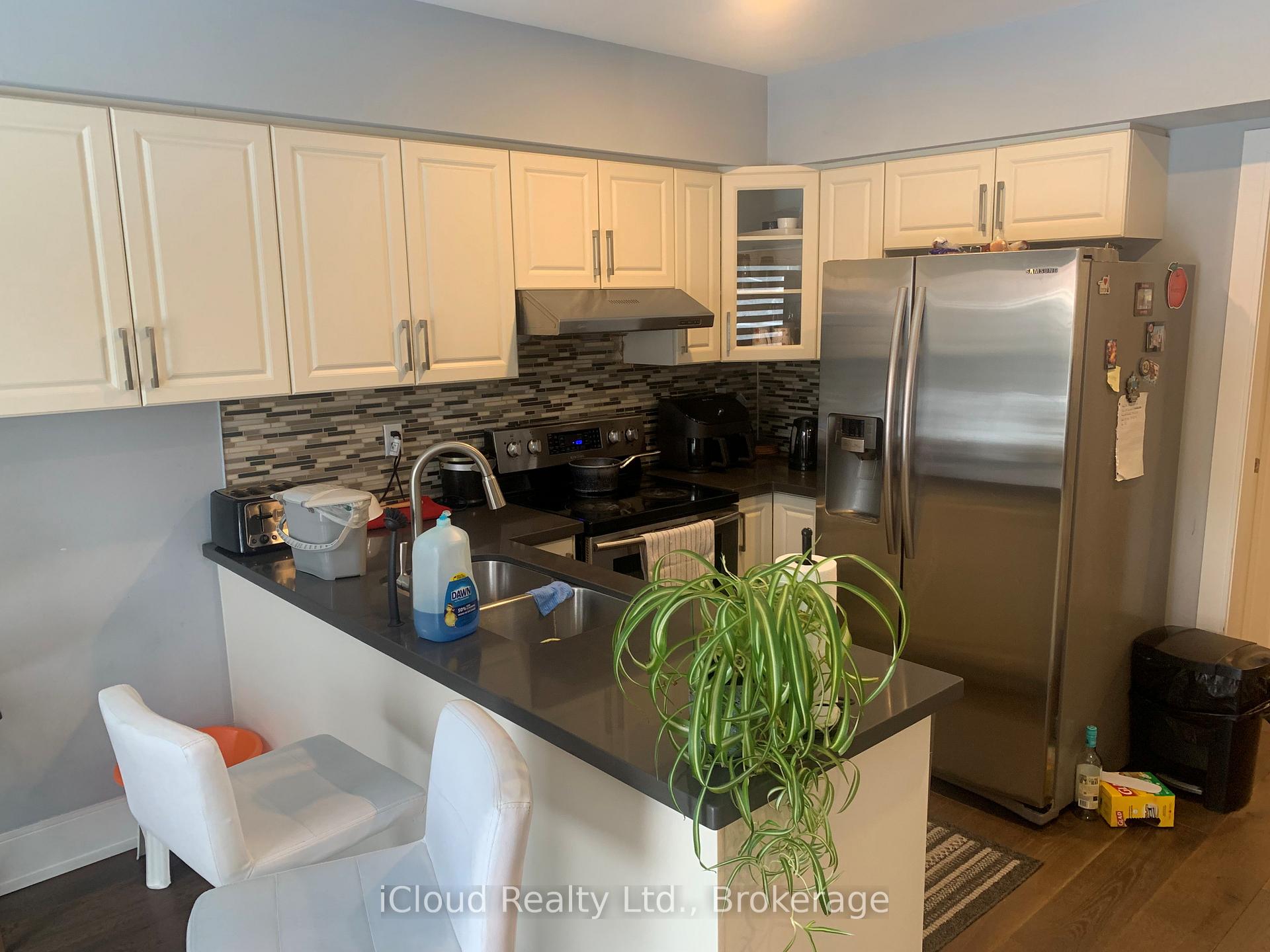 Photo 2 of 878 Blyleven Boulevard, Mississauga, East Credit — HOMEH