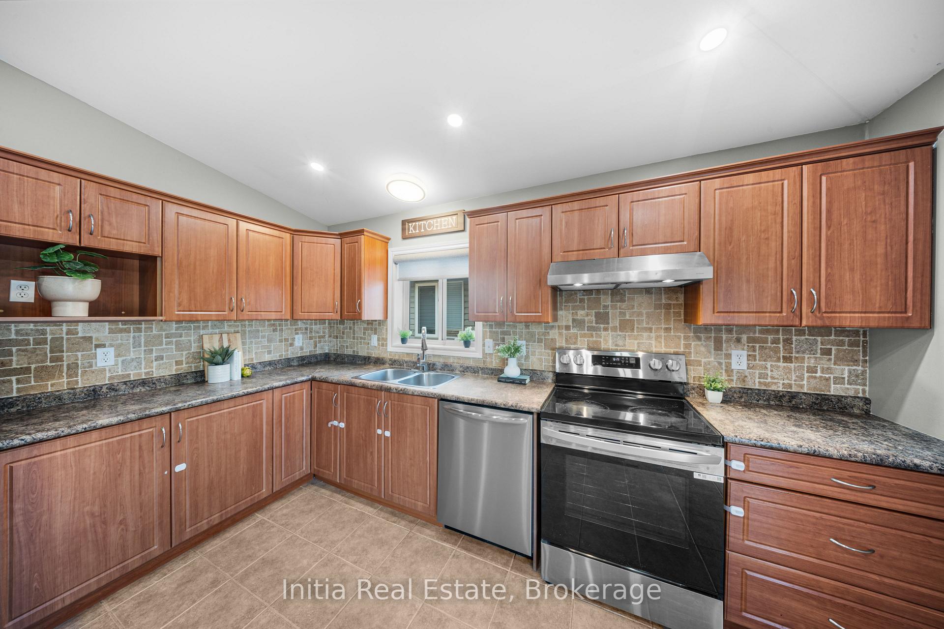 Photo 15 of 1412 Katella Avenue, Windsor, East Riverside — HOMEH