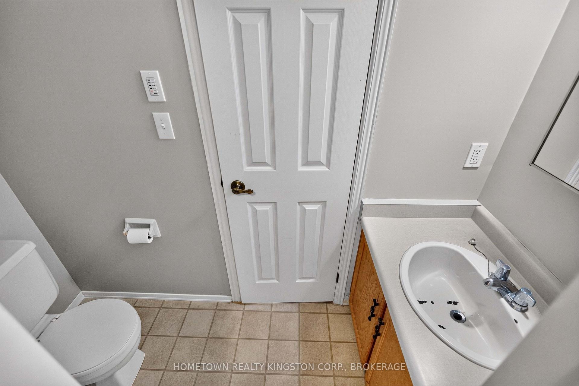 Photo 3 of 1096 Willowood Drive, Kingston, City Northwest — HOMEH